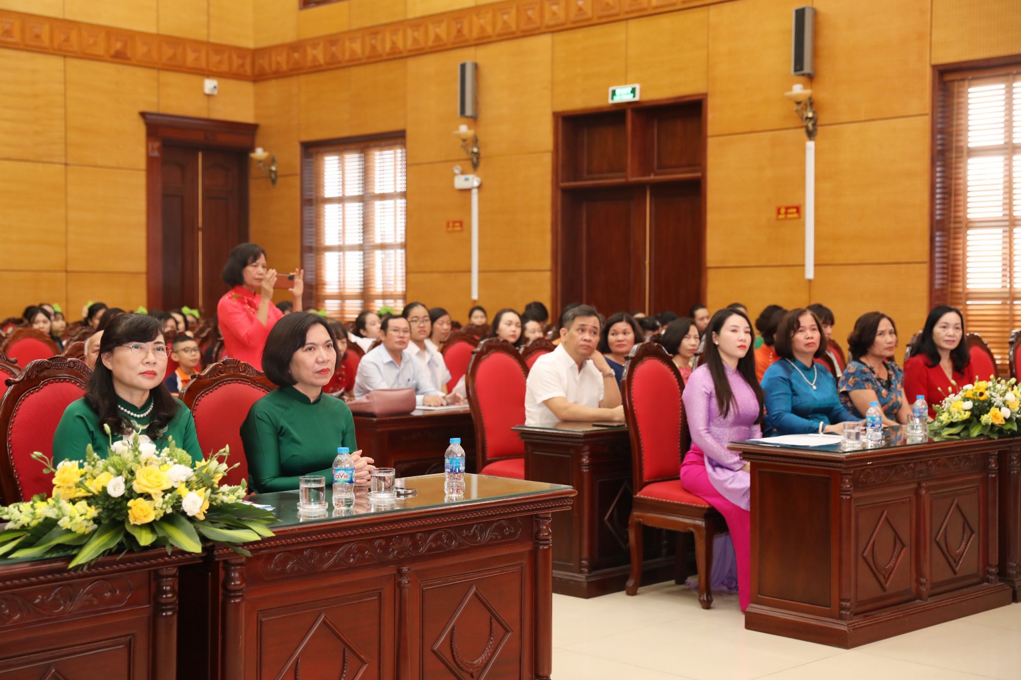 Cụ ông 78 tuổi tại quận Tây Hồ nhận bằng tốt nghiệp đại học Luật loại Giỏi - ảnh 1