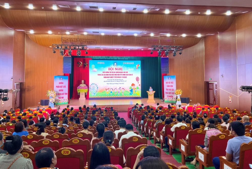 Huyện Thạch Thất biểu dương 100 trẻ em gái chăm ngoan học giỏi - ảnh 1