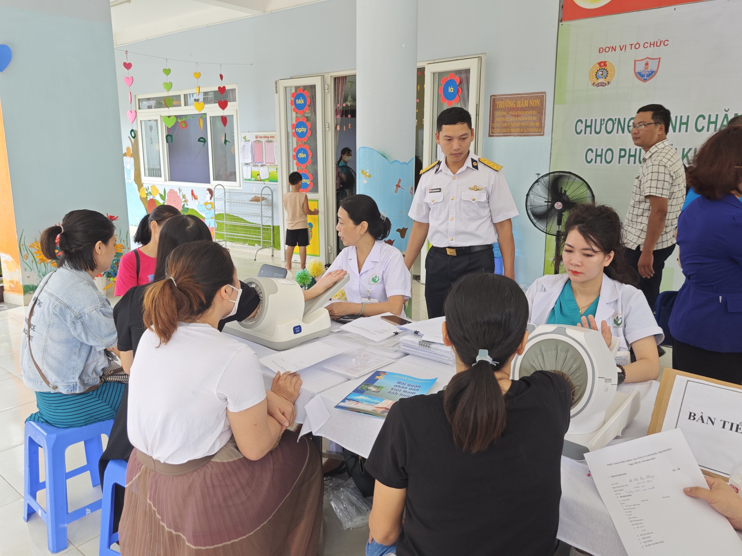 Hành trình 1.333 km ý nghĩa đến với cán bộ, chiến sĩ Hải quân vùng 4 - ảnh 7
