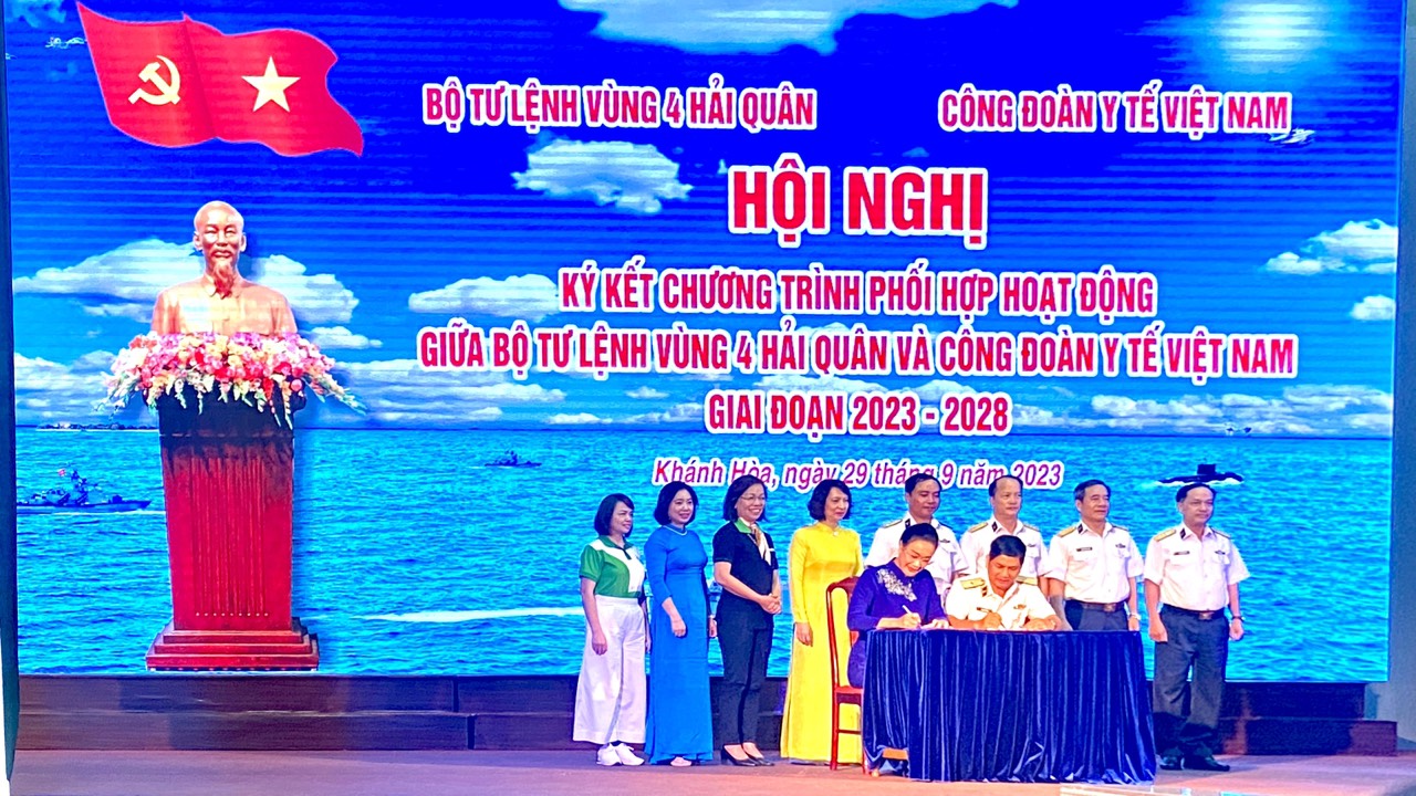 Hành trình 1.333 km ý nghĩa đến với cán bộ, chiến sĩ Hải quân vùng 4 - ảnh 4