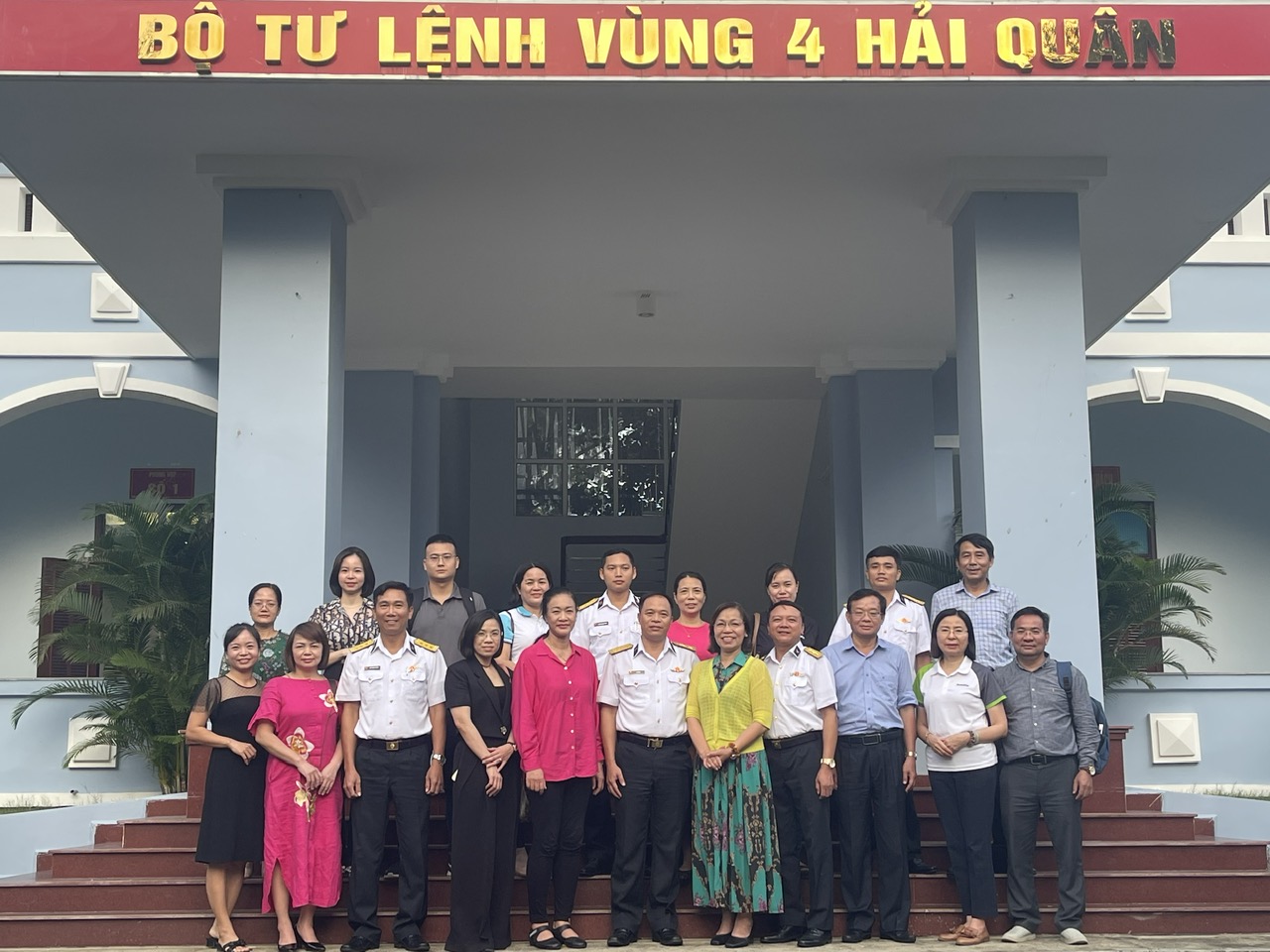 Hành trình 1.333 km ý nghĩa đến với cán bộ, chiến sĩ Hải quân vùng 4 - ảnh 3