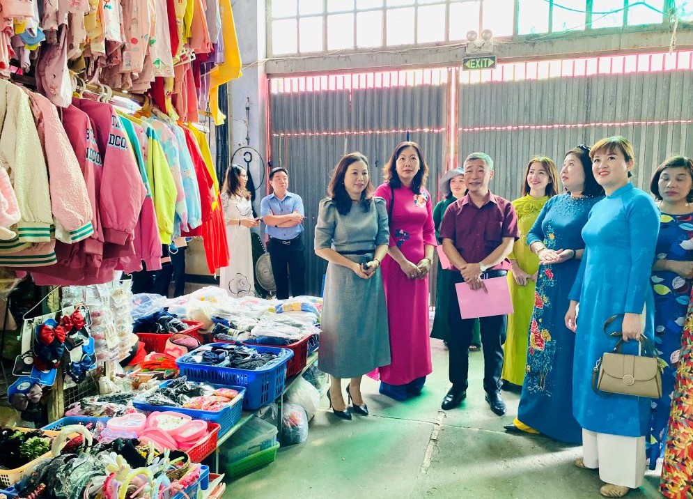 Hội LHPN quận Cầu Giấy: Ra mắt mô hình Phụ nữ tham gia xây dựng chợ văn minh - ảnh 5