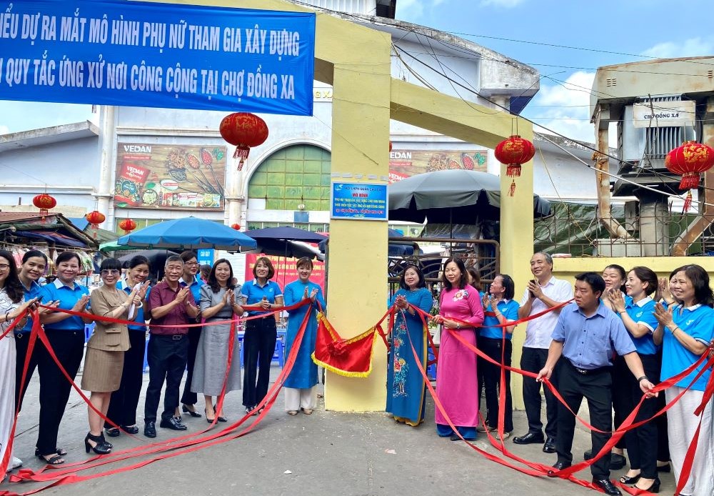 Hội LHPN quận Cầu Giấy: Ra mắt mô hình Phụ nữ tham gia xây dựng chợ văn minh - ảnh 4