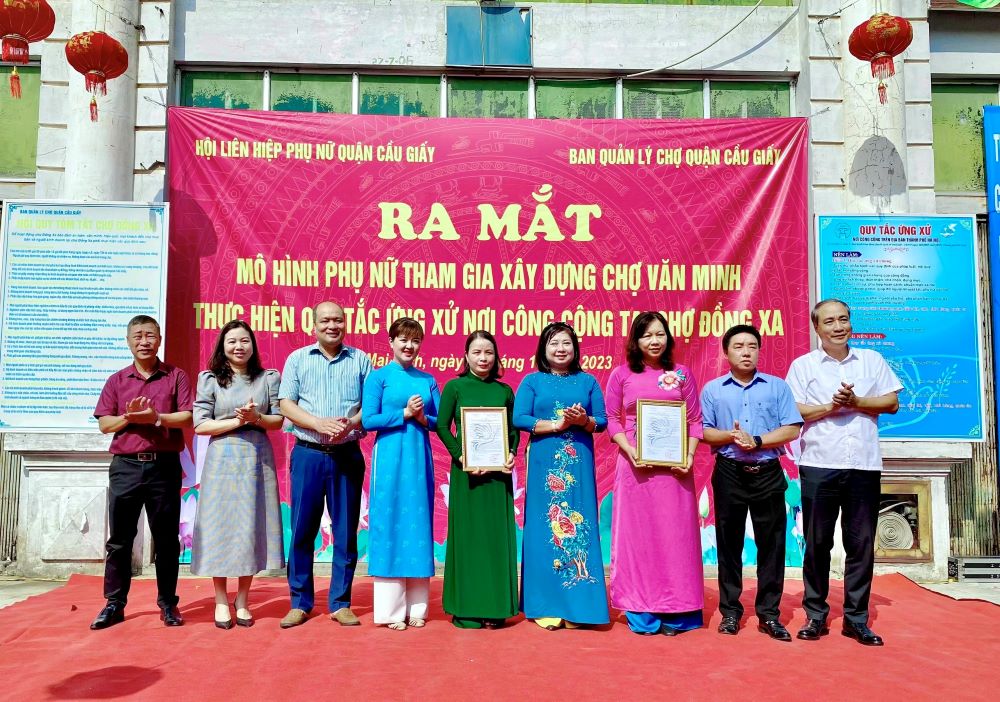 Hội LHPN quận Cầu Giấy: Ra mắt mô hình Phụ nữ tham gia xây dựng chợ văn minh - ảnh 2
