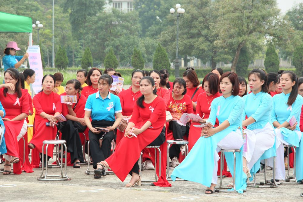 Khám tầm soát Ung thư vú, ung thư cổ tử cung cho 2.000 phụ nữ Mê Linh - ảnh 3
