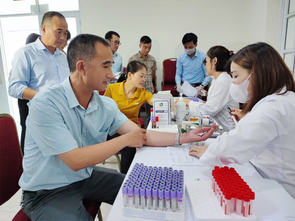 Xét nghiệm sàng lọc tan máu bẩm sinh cho 1.300 học sinh dân tộc của Hà Giang - ảnh 3