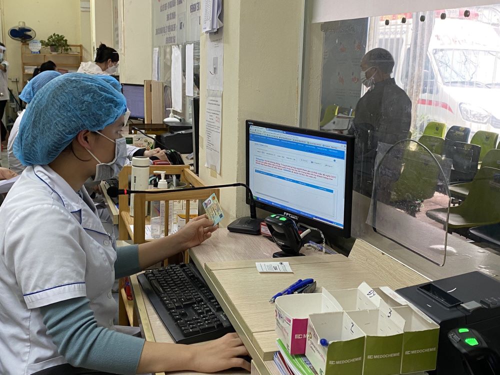Cần xuất trình những giấy tờ gì khi khám, chữa bệnh bảo hiểm y tế - ảnh 1