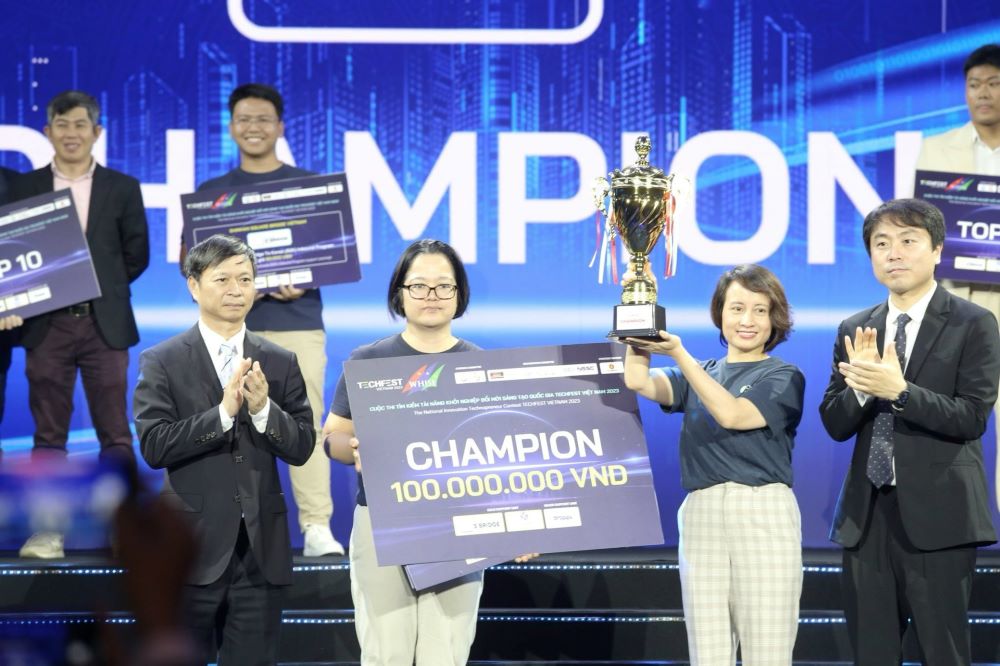 Dự án nhựa sinh học 100% nguồn gốc tự nhiên đạt Quán quân Techfest Việt Nam 2023 - ảnh 3