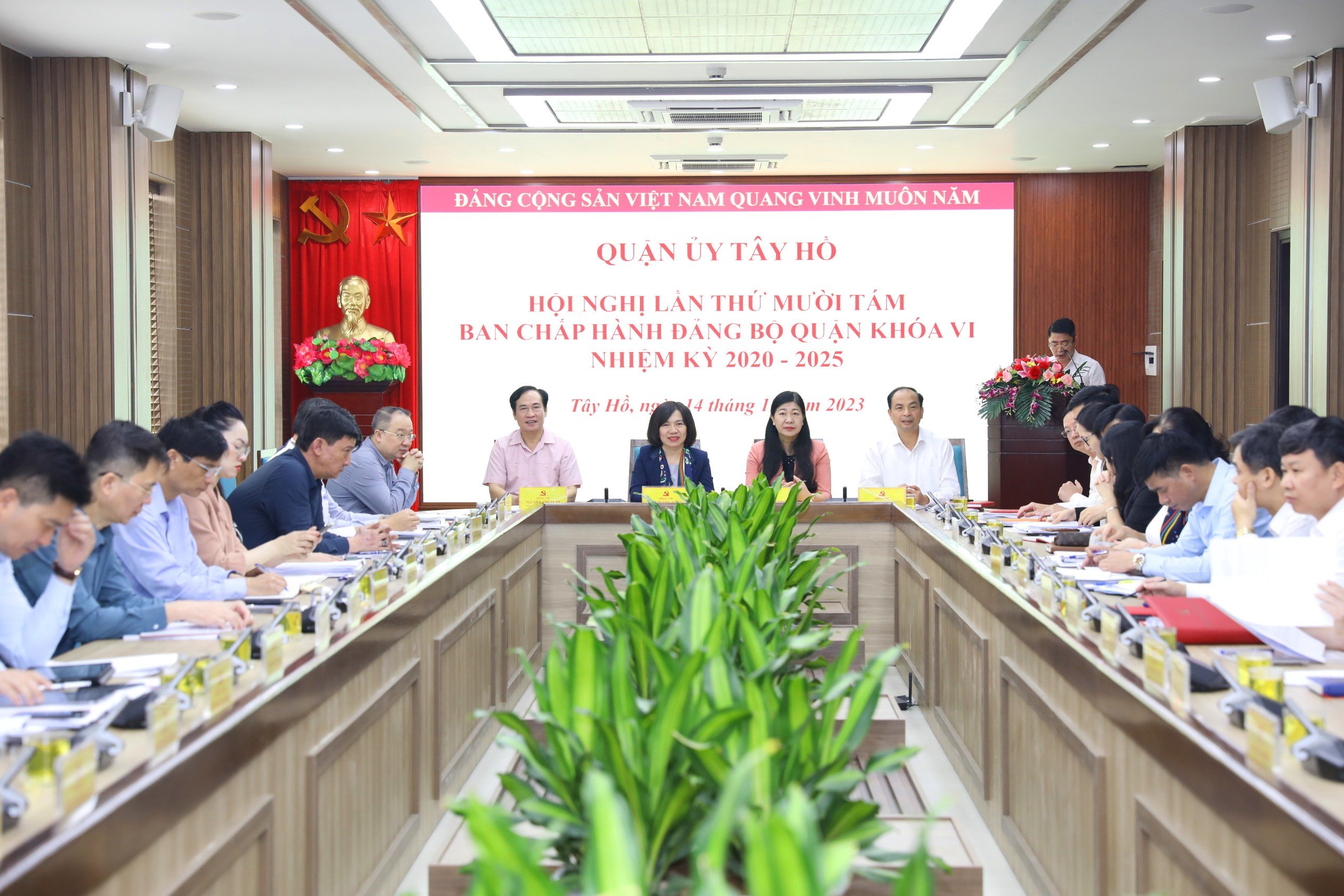 Quận Tây Hồ: Hoàn thành vượt mức 21/21 chỉ tiêu về phát triển kinh tế - xã hội năm 2023 - ảnh 1