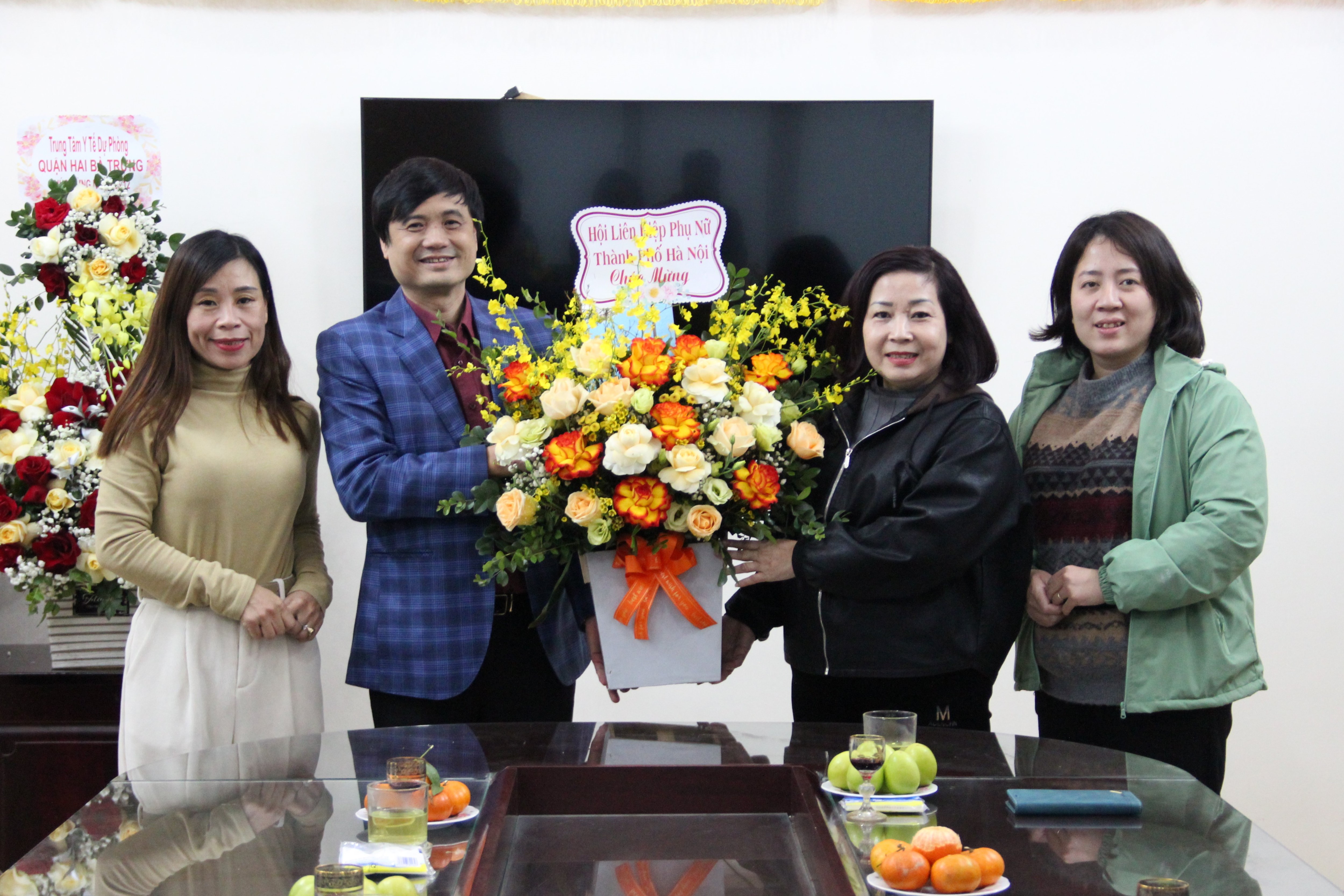 Hội LHPN Hà Nội thăm, chúc mừng Chi cục dân số Hà Nội - ảnh 1