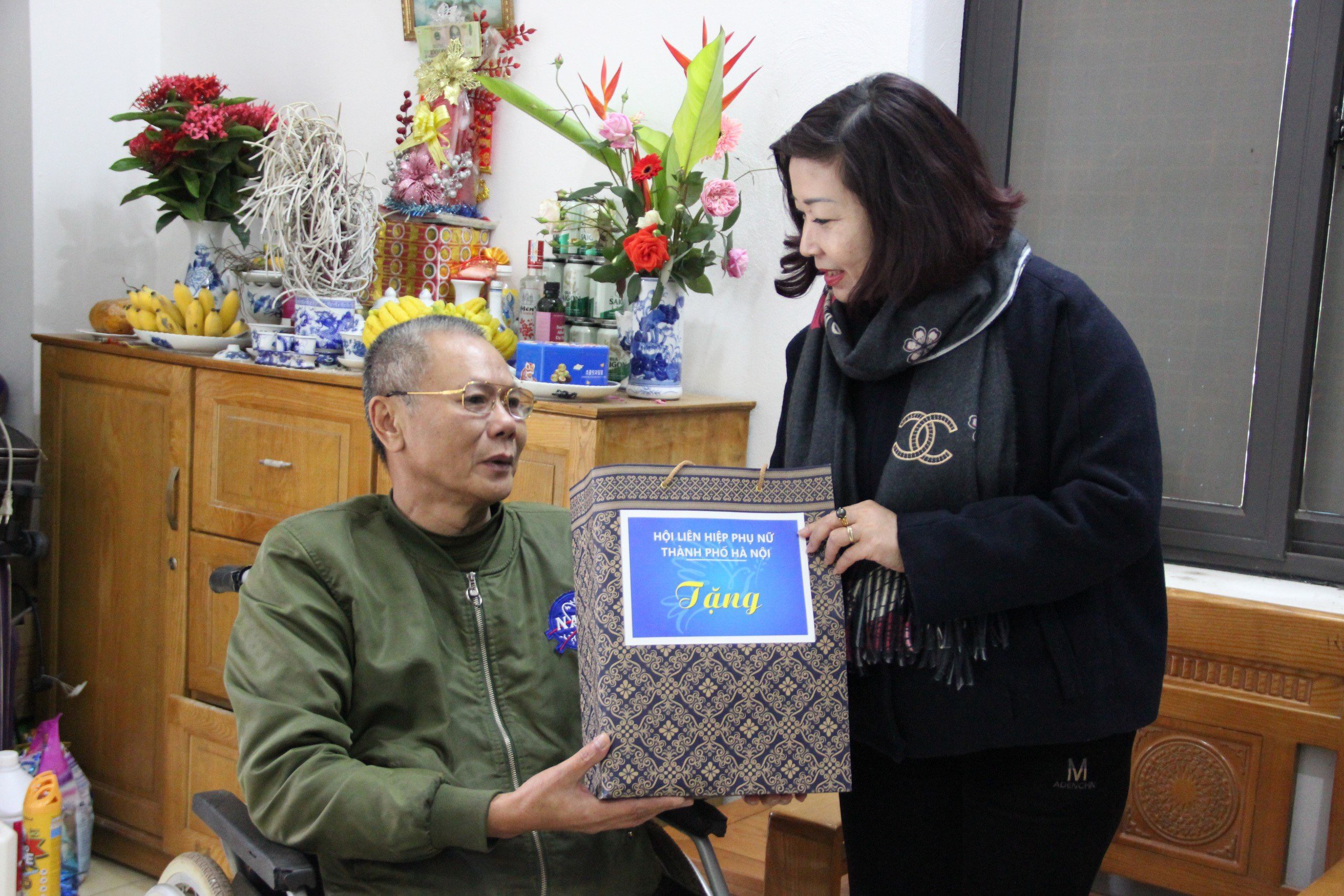Hội LHPN Hà Nội thăm hỏi, tặng quà Tết tri ân người có công nhân dịp Tết Giáp Thìn 2024 - ảnh 2