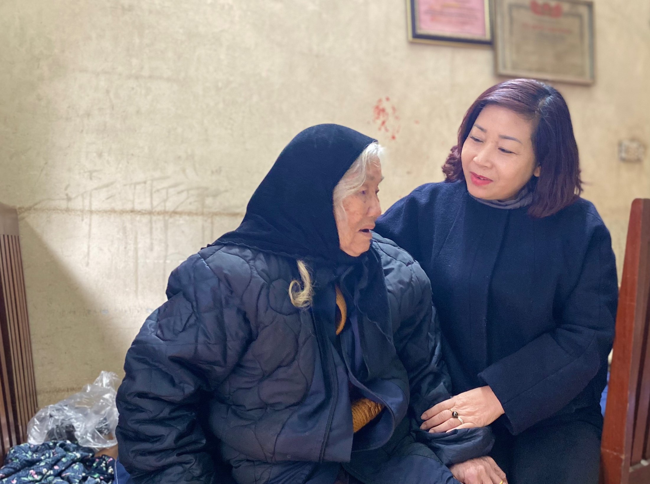 Hội LHPN Hà Nội thăm hỏi, tặng quà Tết tri ân người có công nhân dịp Tết Giáp Thìn 2024 - ảnh 4
