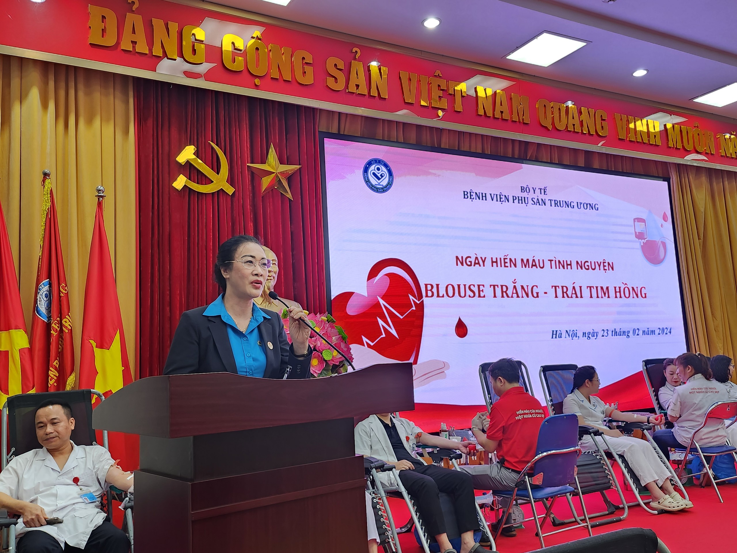 Hơn 430 nhân viên y tế Bệnh viện Phụ sản Trung ương hiến máu tình nguyện - ảnh 3