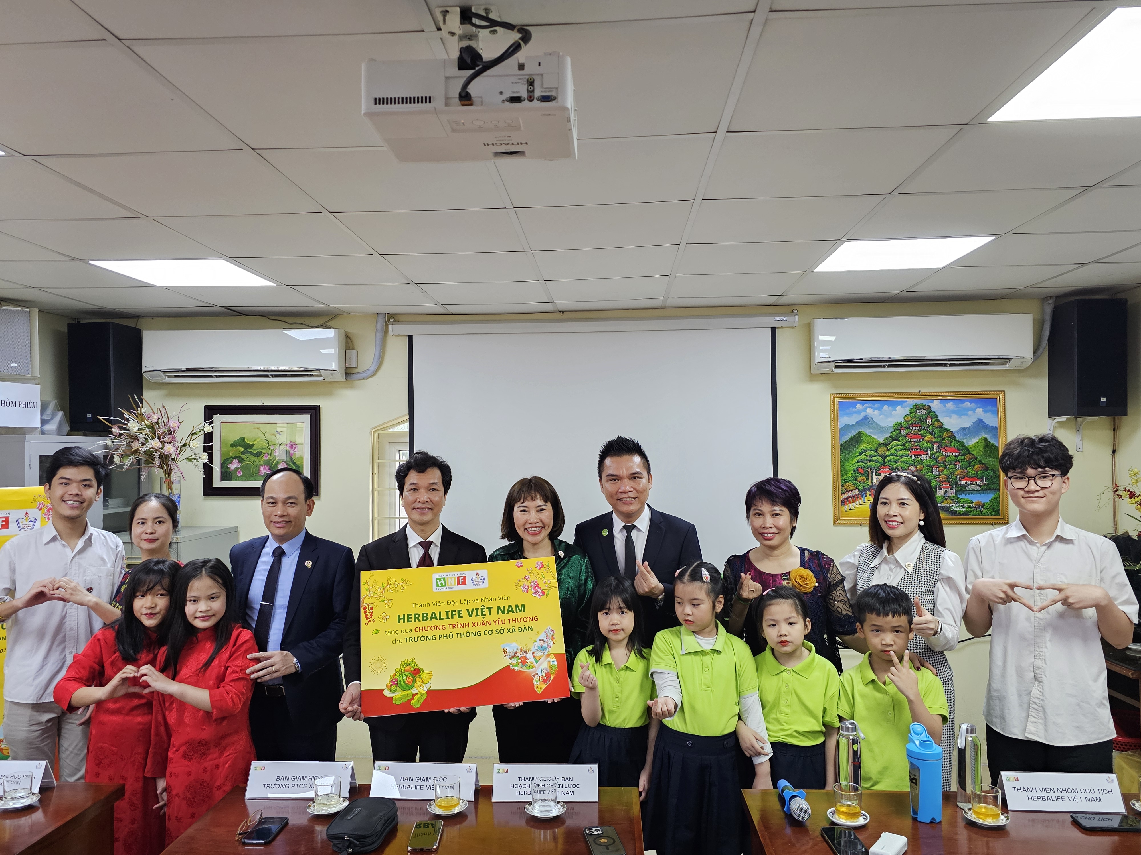 Herbalife Việt Nam mang “Xuân Yêu Thương” cho hơn 1.400 trẻ em - ảnh 1