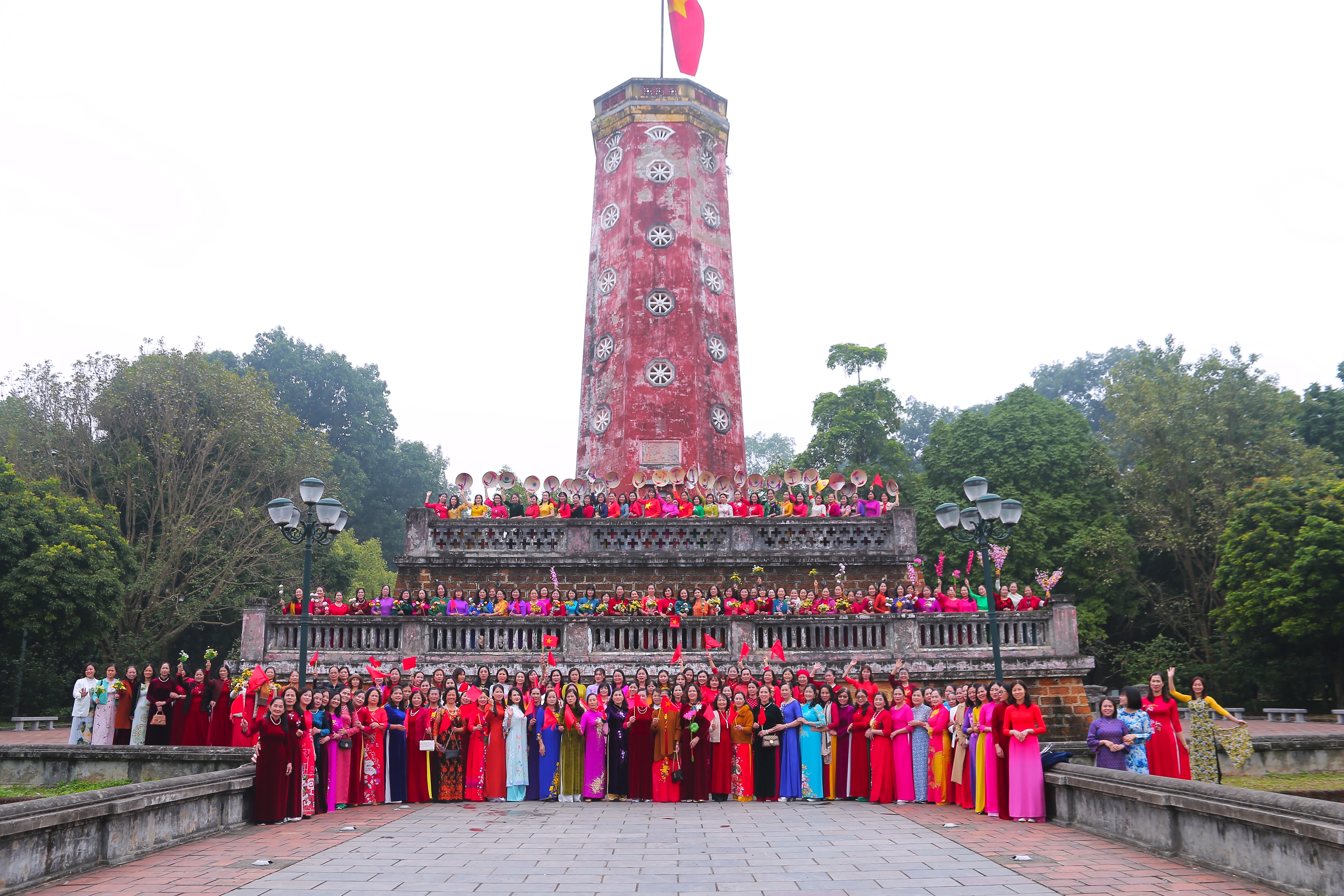 Phụ nữ Sơn Tây hưởng ứng “Tuần lễ áo dài“ - ảnh 6