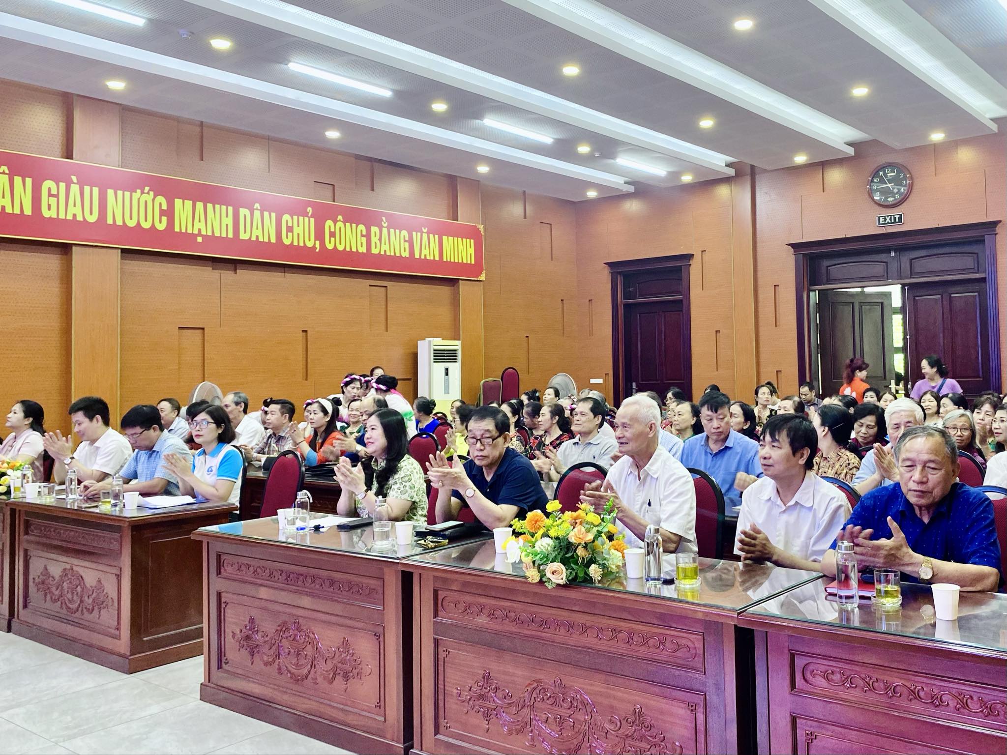 Hội LHPN phường Xuân La: Kết nạp 25 hội viên danh dự là nam giới - ảnh 1