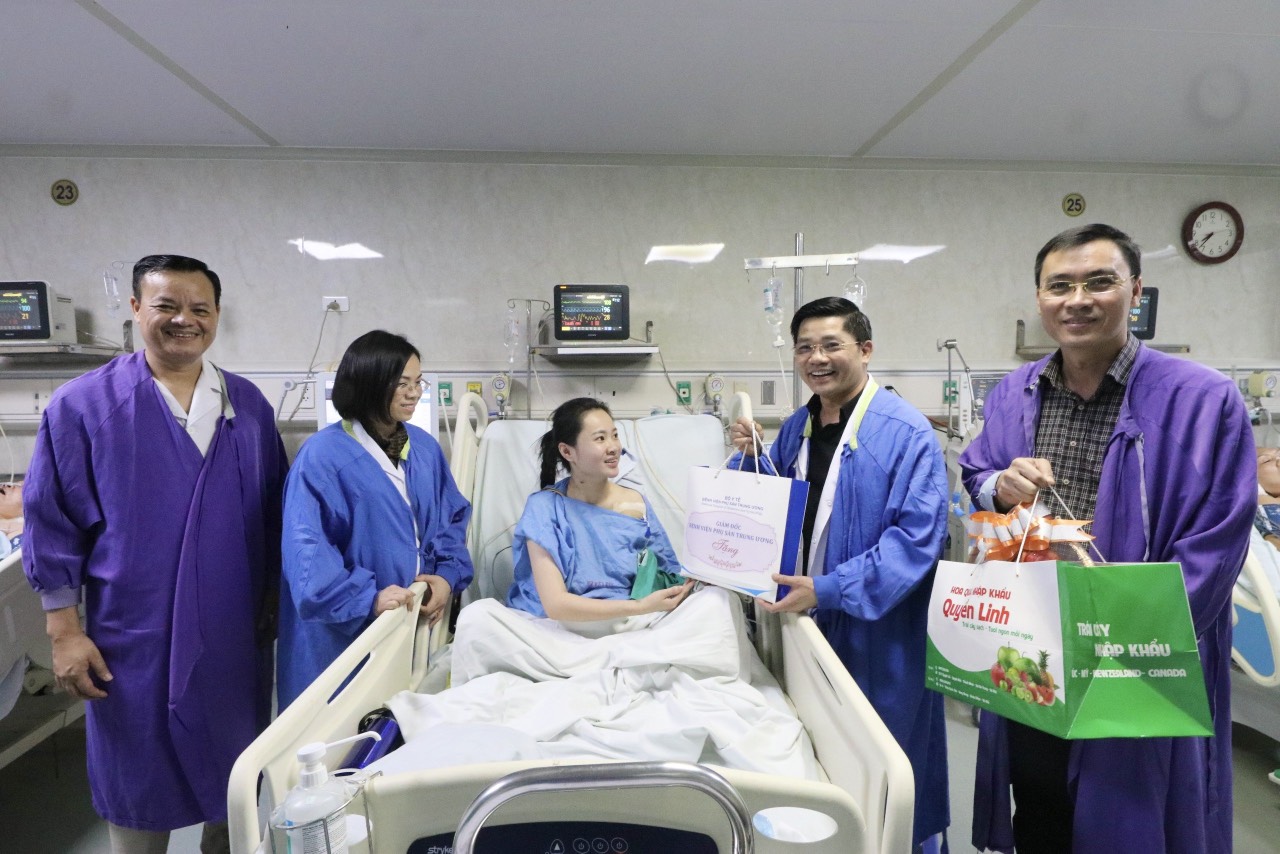 Cấp cứu thành công bệnh nhân sốc mất máu, ngừng tuần hoàn do chửa ngoài tử cung - ảnh 1