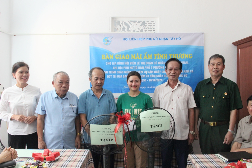 Khánh thành “mái ấm” cho hội viên phụ nữ khó khăn phường Phú Thượng - ảnh 9