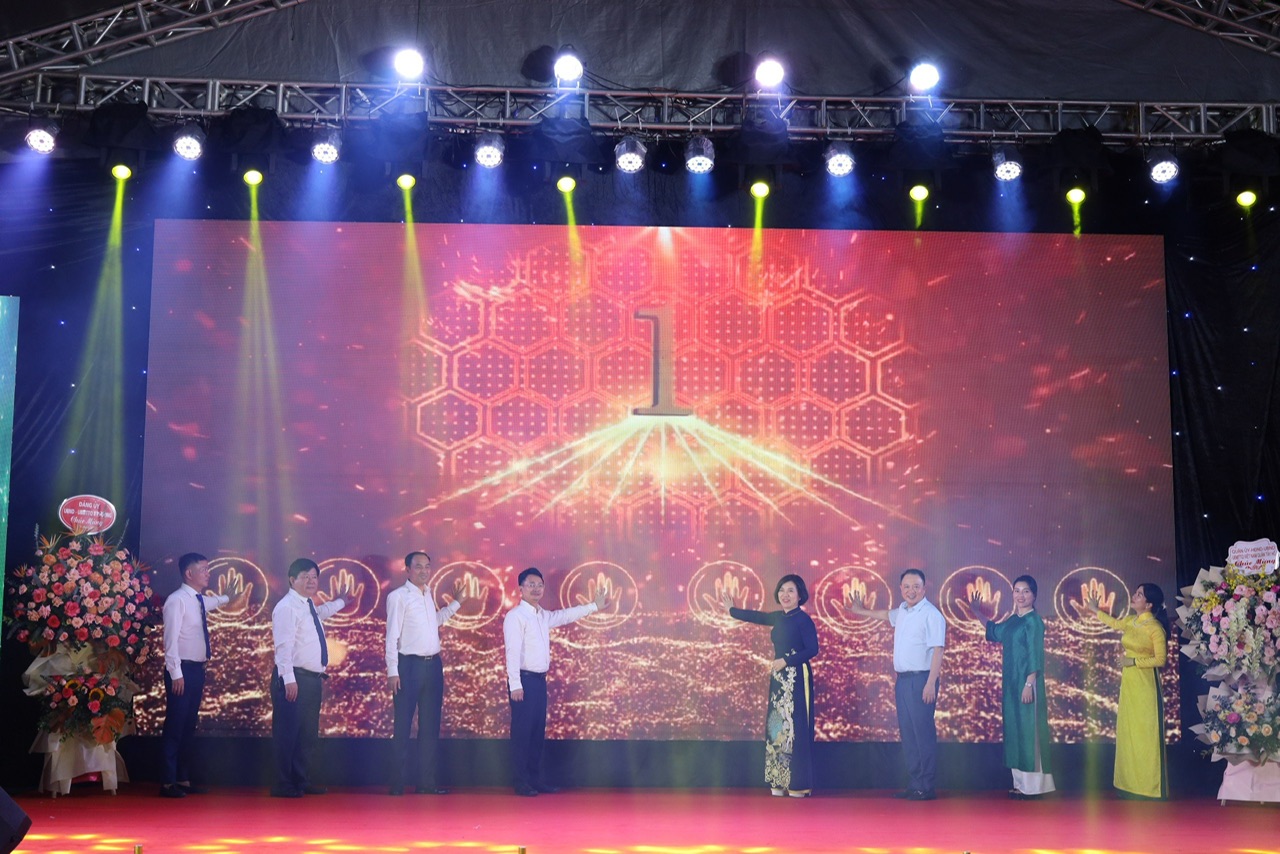 Khai trương điểm du lịch văn hóa và giới thiệu nghề truyền thống “làm giấy Dó” độc đáo tại quận Tây Hồ - ảnh 5