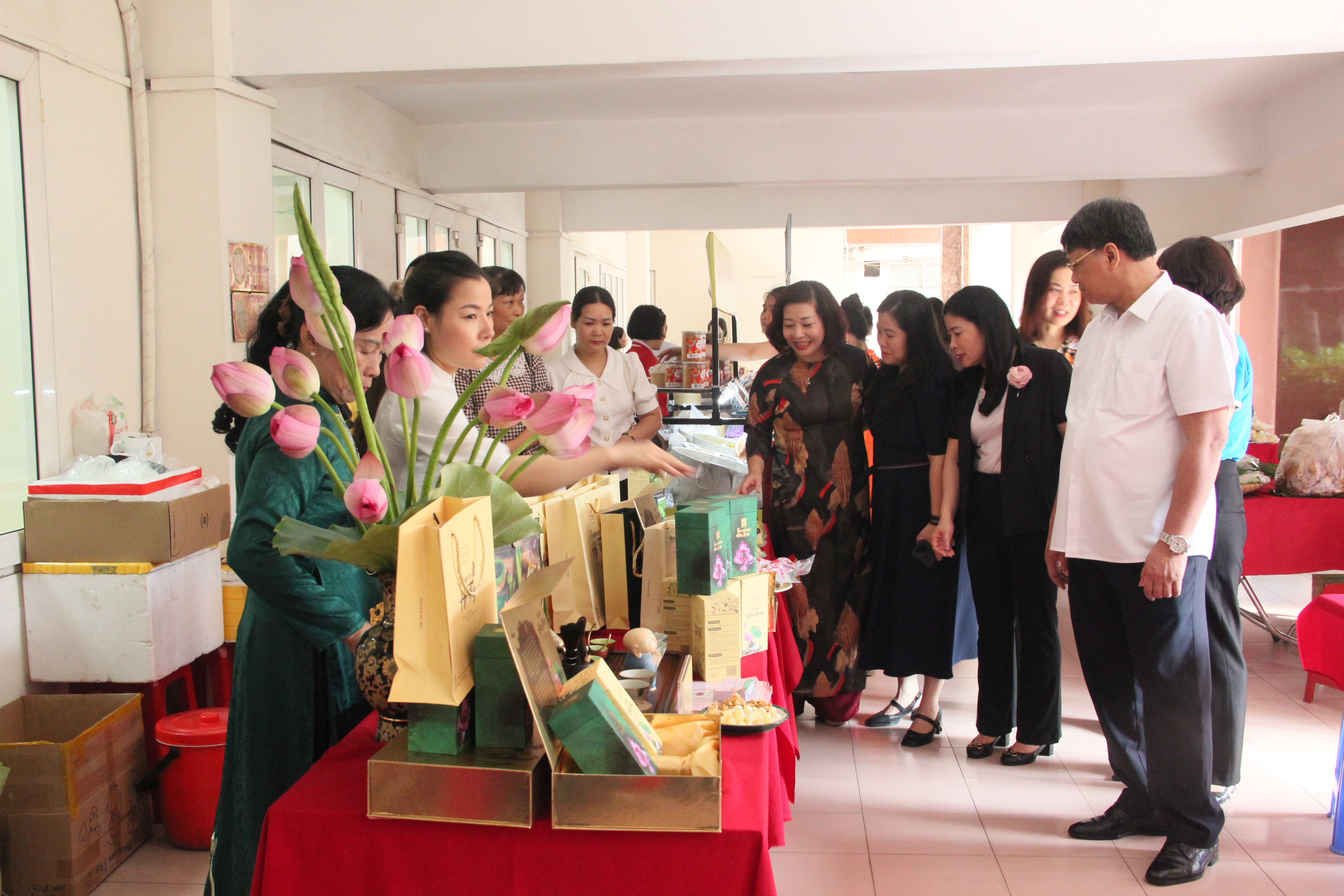 Hội LHPN TP Hà Nội: Sôi nổi hoạt động truyền thông kiến thức an toàn thực phẩm - ảnh 8