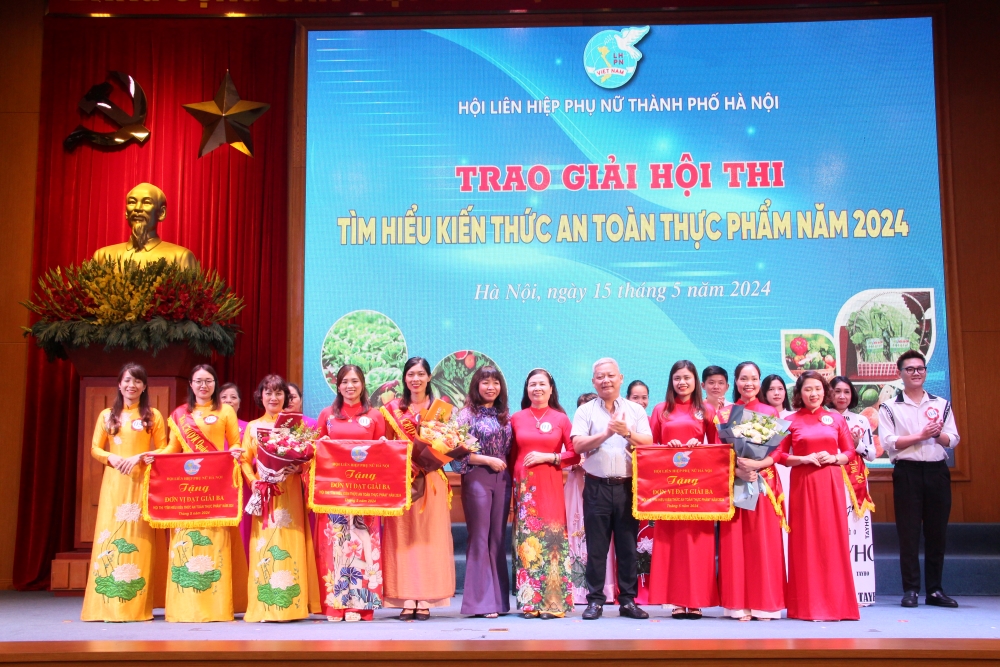 Hội LHPN TP Hà Nội: Sôi nổi hoạt động truyền thông kiến thức an toàn thực phẩm - ảnh 7