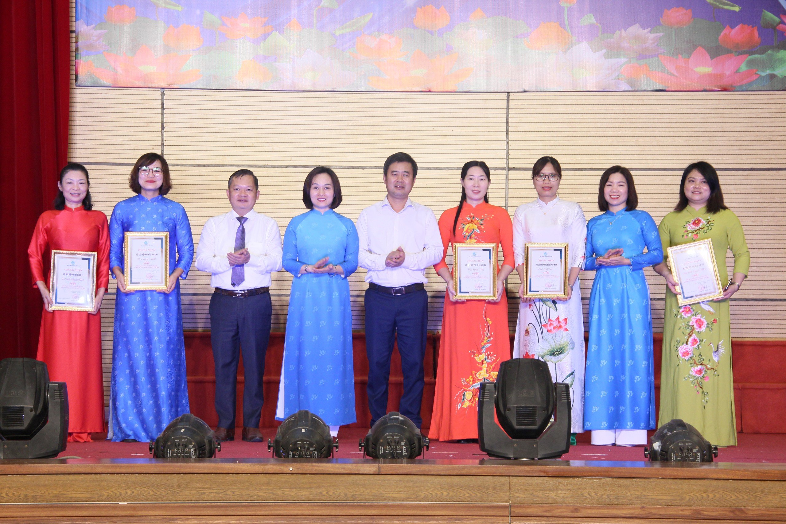 Hội LHPN huyện Sóc Sơn: Nhiều kết quả nổi bật trong thực hiện phong trào thi đua nửa đầu nhiệm kỳ Đại hội - ảnh 7