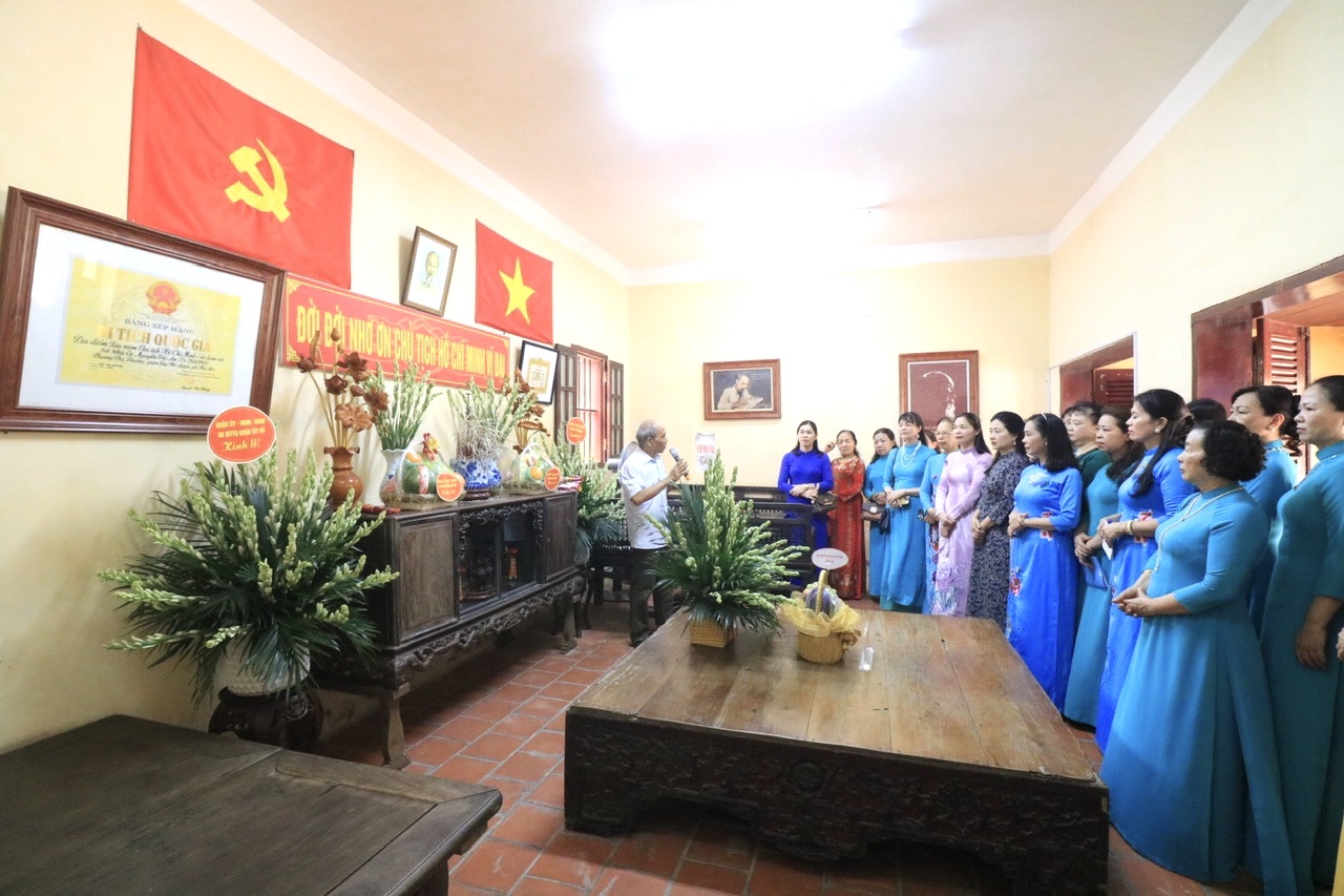 Hội LHPN phường Phú Thượng, Tứ Liên: Sinh hoạt chuyên đề học tập và làm theo gương Bác - ảnh 3