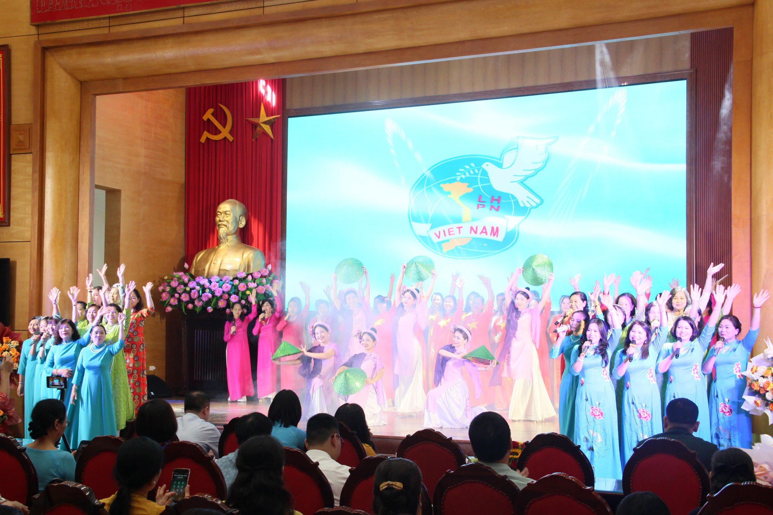 Hội LHPN quận Tây Hồ: Nhiều đổi mới, sáng tạo trong phong trào, thực hiện nhiệm vụ công tác Hội - ảnh 2