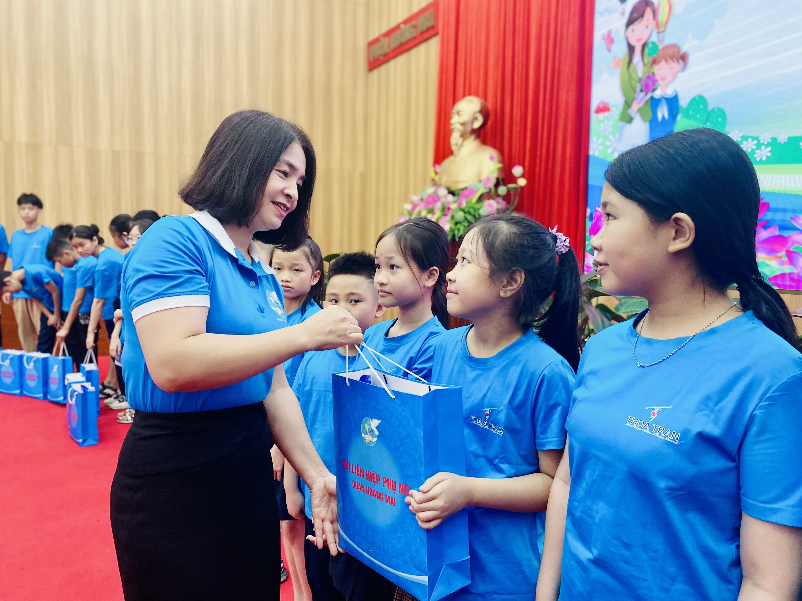 Cùng phụ nữ Hoàng Mai “Chắp cánh ước mơ” cho những trẻ em có hoàn cảnh khó khăn - ảnh 1