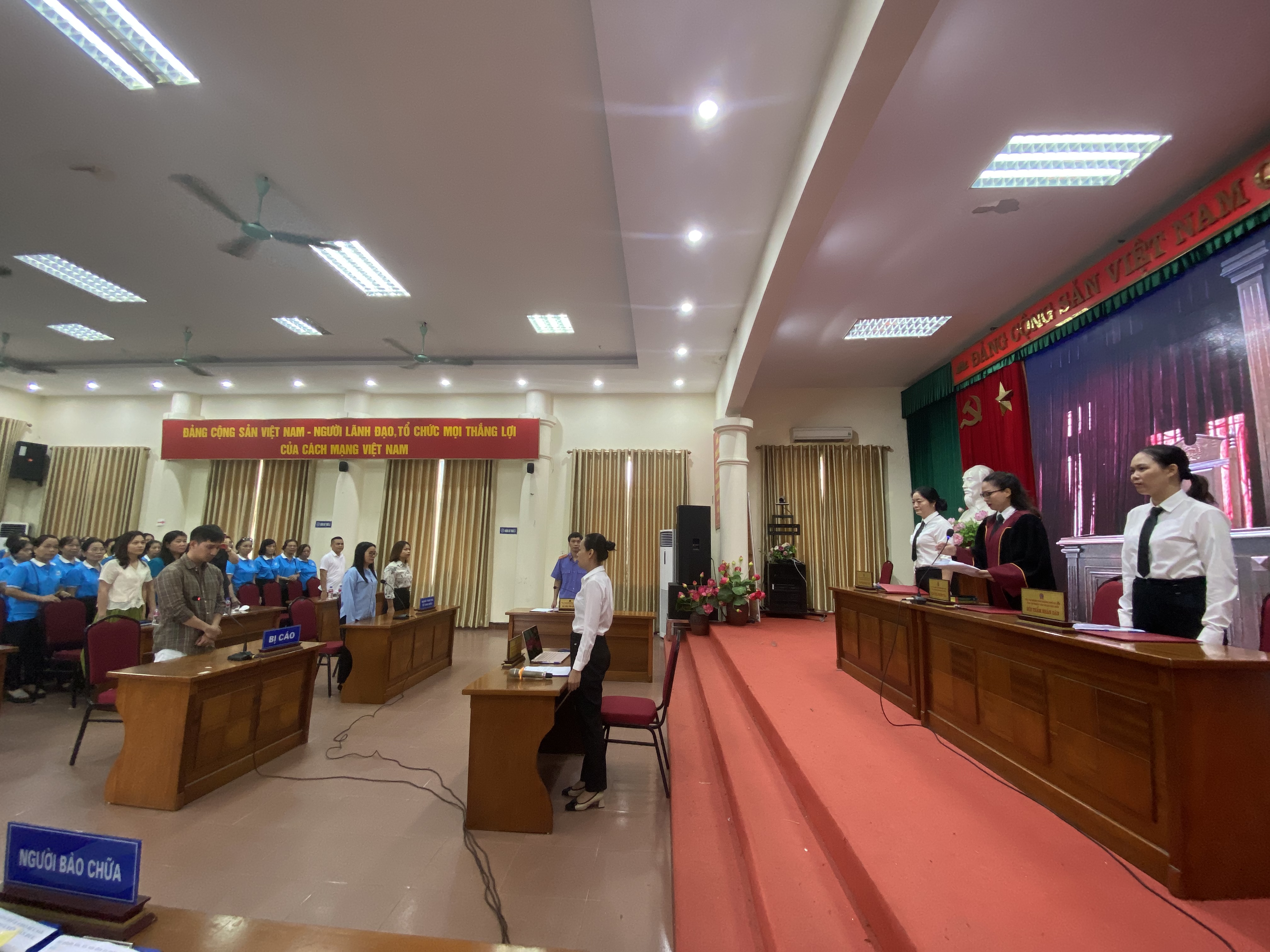 Hội LHPN quận Cầu Giấy: Truyền thông về phòng chống bạo lực gia đình qua “phiên tòa giả định” - ảnh 2
