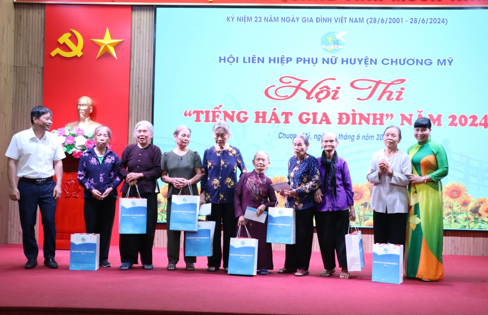 Hội LHPN huyện Chương Mỹ: Vun đắp hạnh phúc qua hội thi “Tiếng hát gia đình“ - ảnh 8