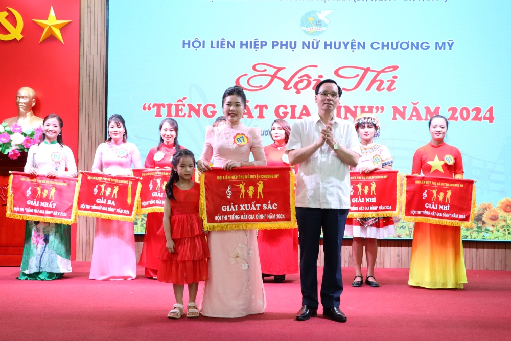 Hội LHPN huyện Chương Mỹ: Vun đắp hạnh phúc qua hội thi “Tiếng hát gia đình“ - ảnh 5