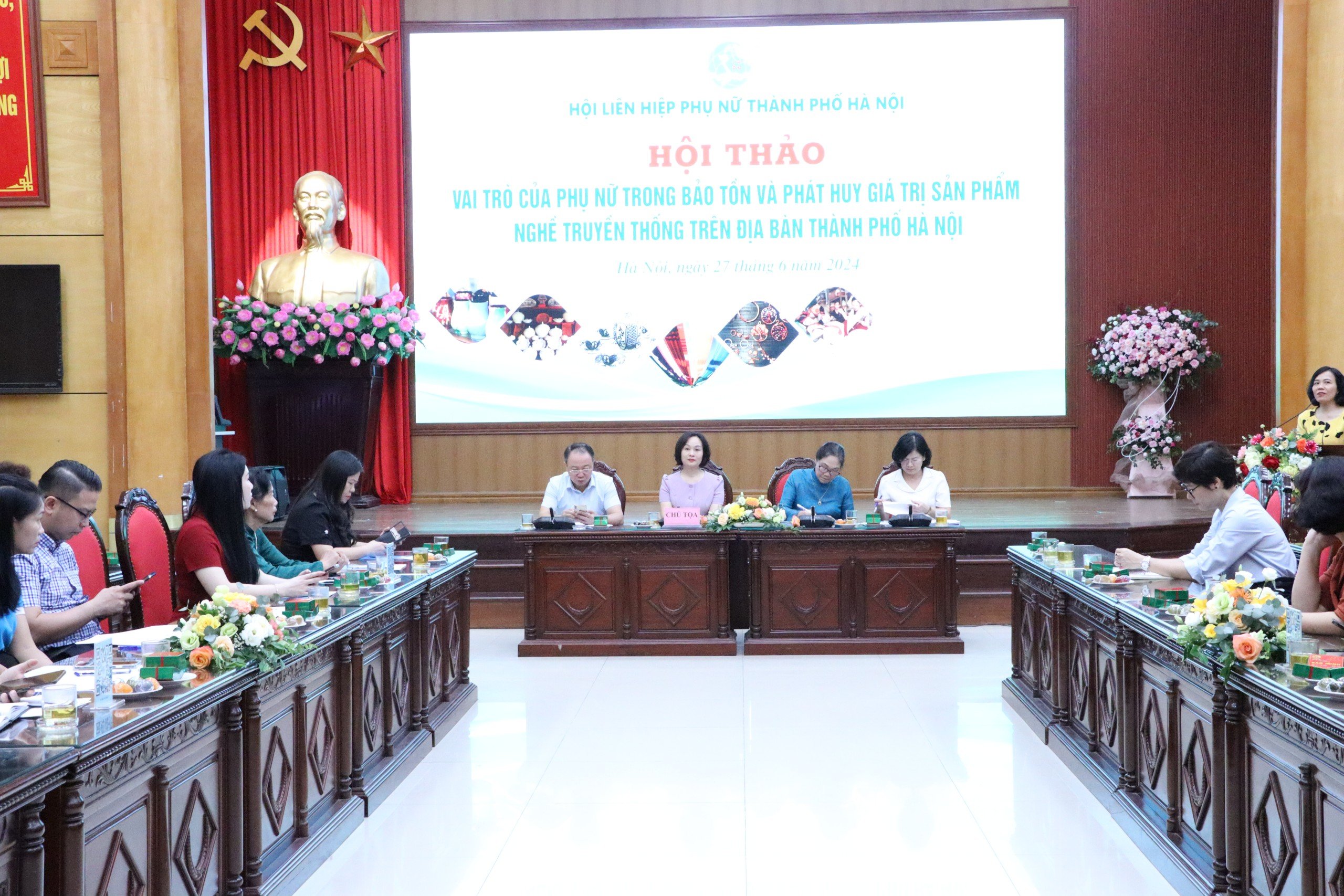 Phụ nữ Thủ đô có vai trò quan trọng trong bảo tồn và phát huy giá trị sản phẩm nghề truyền thống - ảnh 2