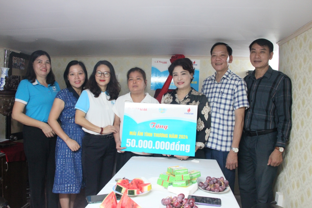 Báo Phụ nữ Thủ đô khánh thành “mái ấm tình thương” cho hội viên phụ nữ khó khăn quận Cầu Giấy - ảnh 2