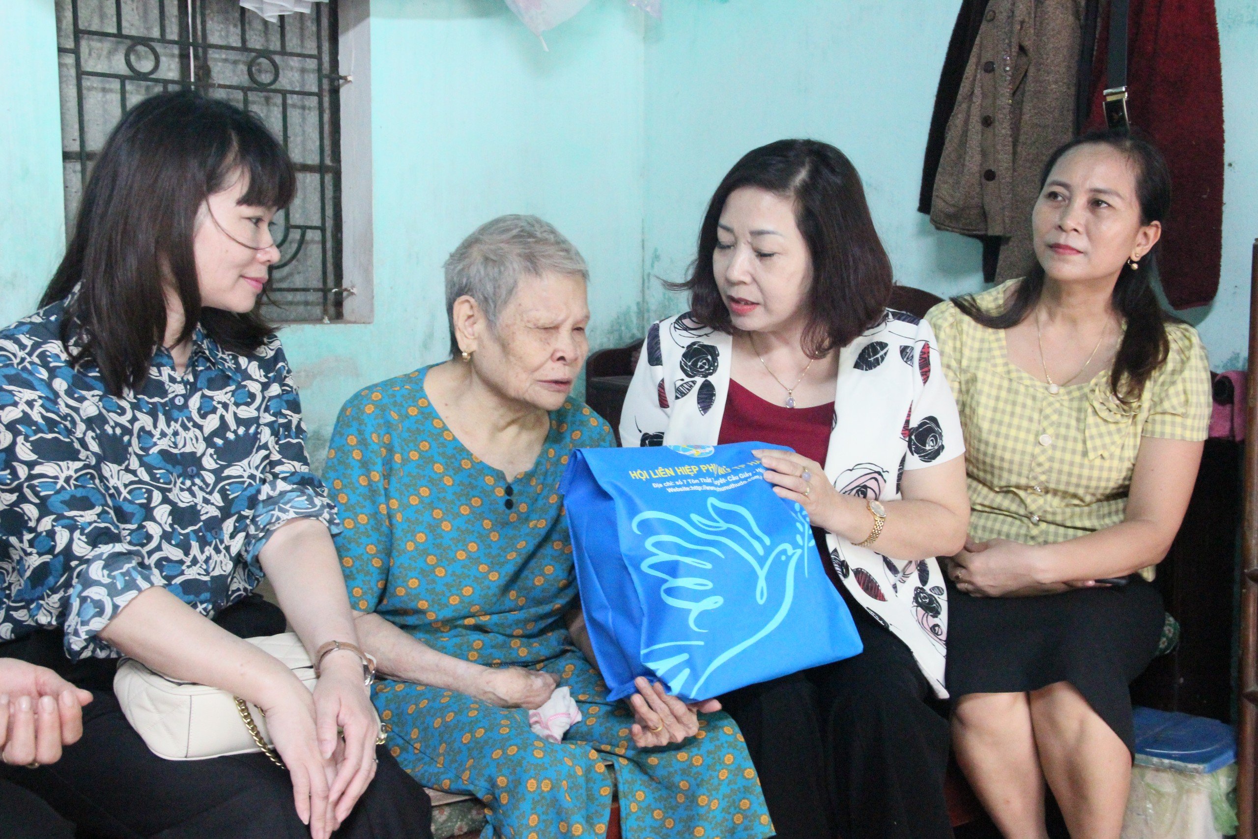 Hội LHPN Hà Nội: Tri ân người có công, gia đình thương binh, liệt sĩ - ảnh 2