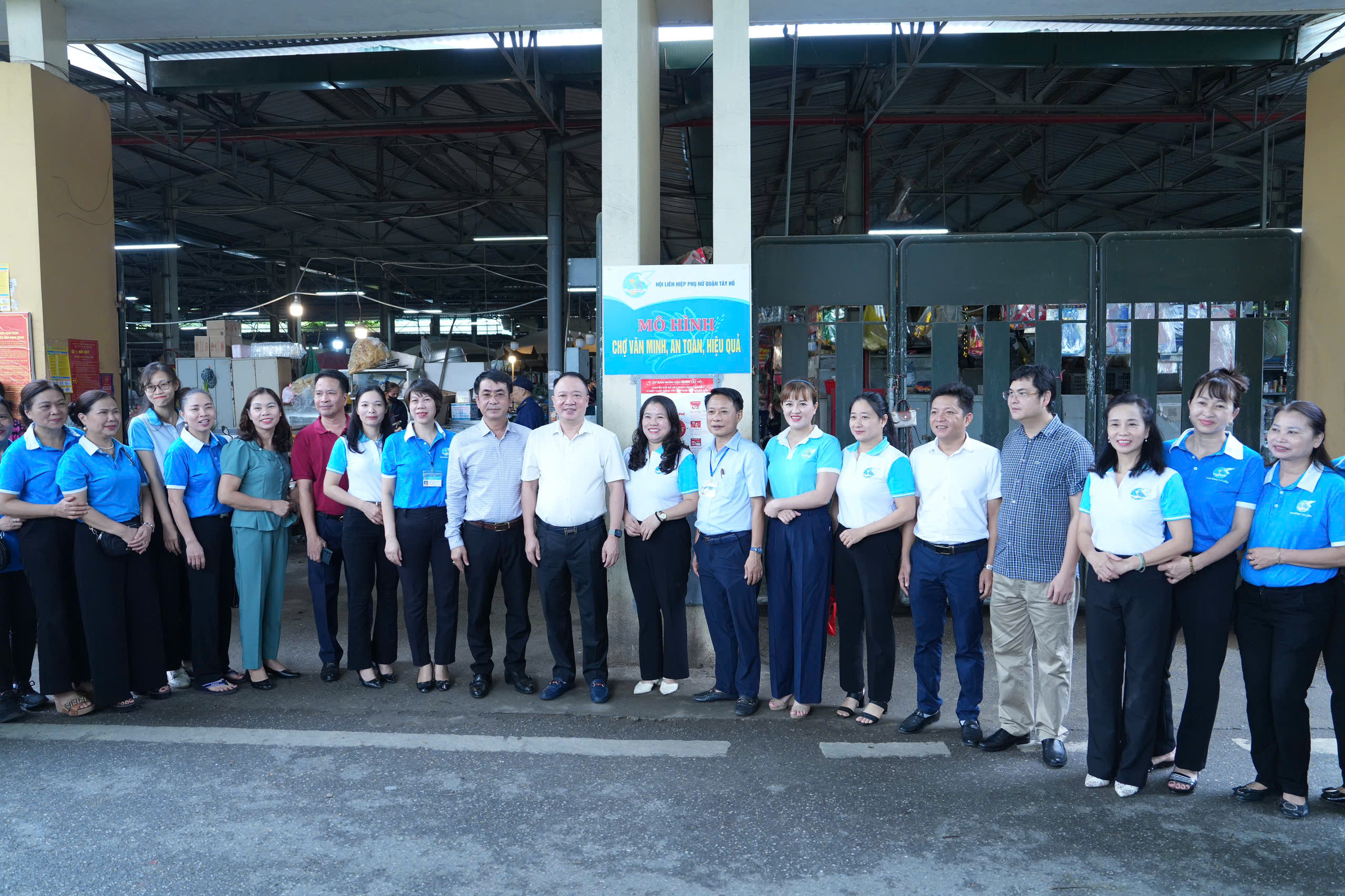 Hội LHPN quận Tây Hồ: Ra mắt mô hình “Chợ văn minh an toàn, hiệu quả” - ảnh 4
