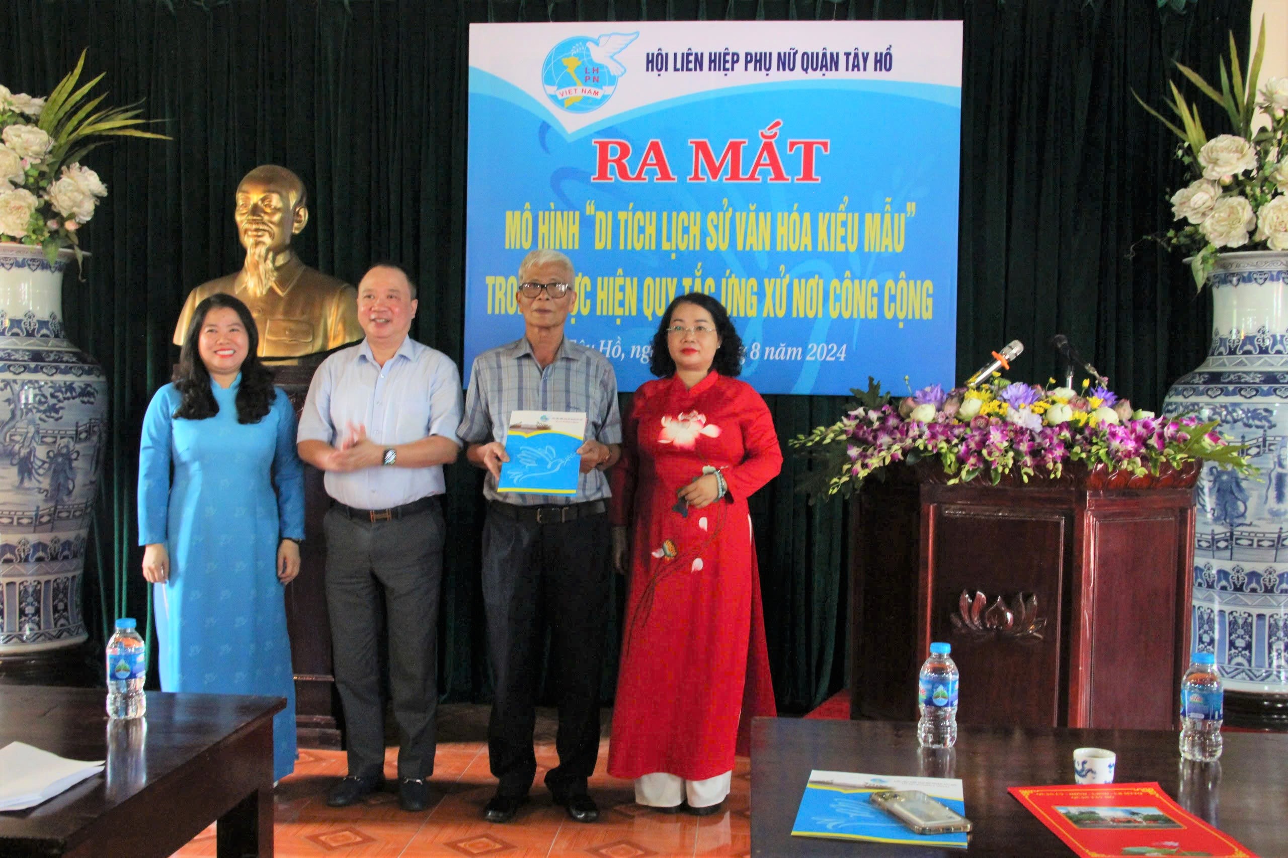 Phụ nữ Tây Hồ chung tay thực hiện quy tắc ứng xử tại khu di tích lịch sử - ảnh 2