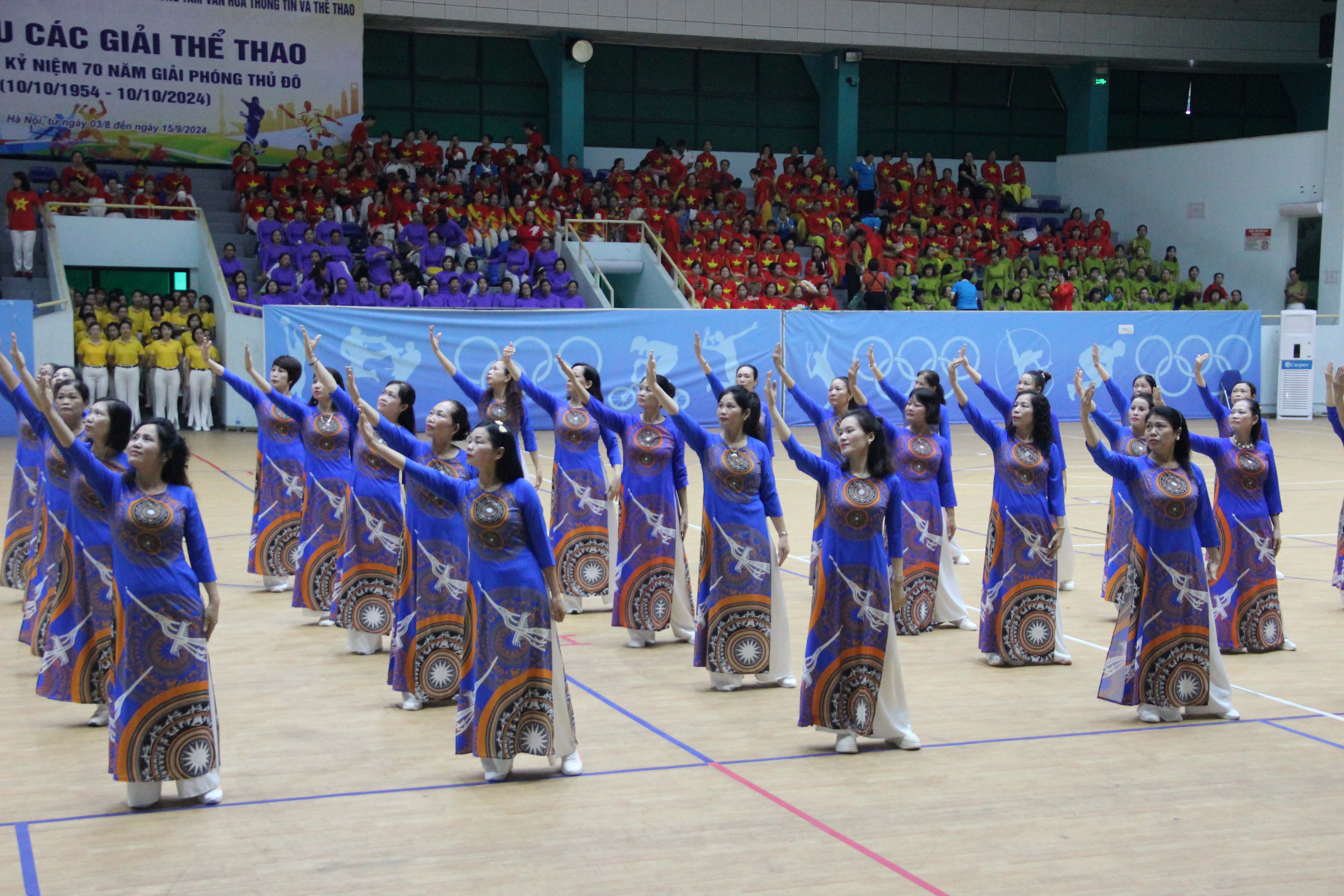 Hơn 700 cán bộ, hội viên phụ nữ Hoàng Mai sôi nổi tranh tài tại hội thi dân vũ - ảnh 13