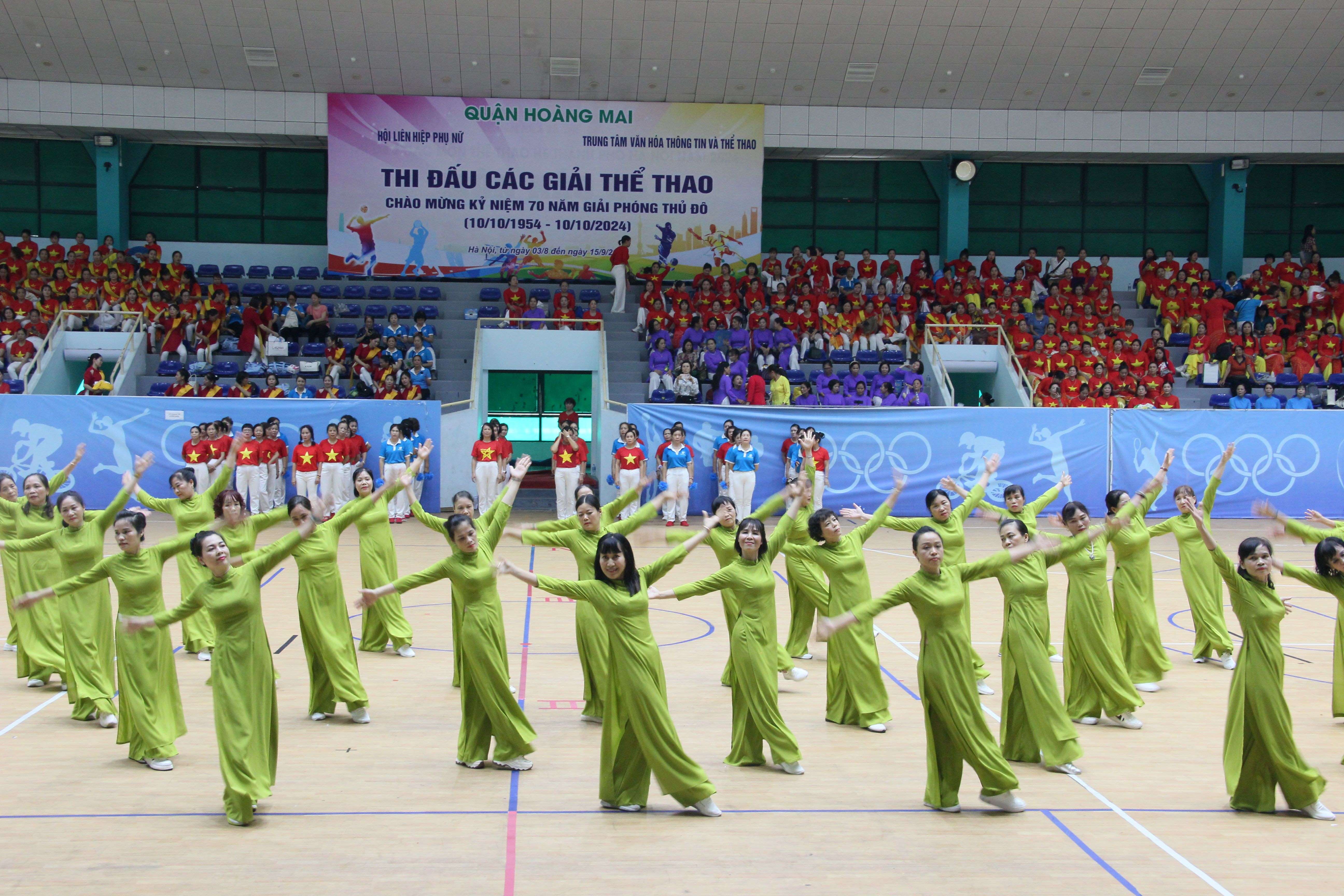 Hơn 700 cán bộ, hội viên phụ nữ Hoàng Mai sôi nổi tranh tài tại hội thi dân vũ - ảnh 7