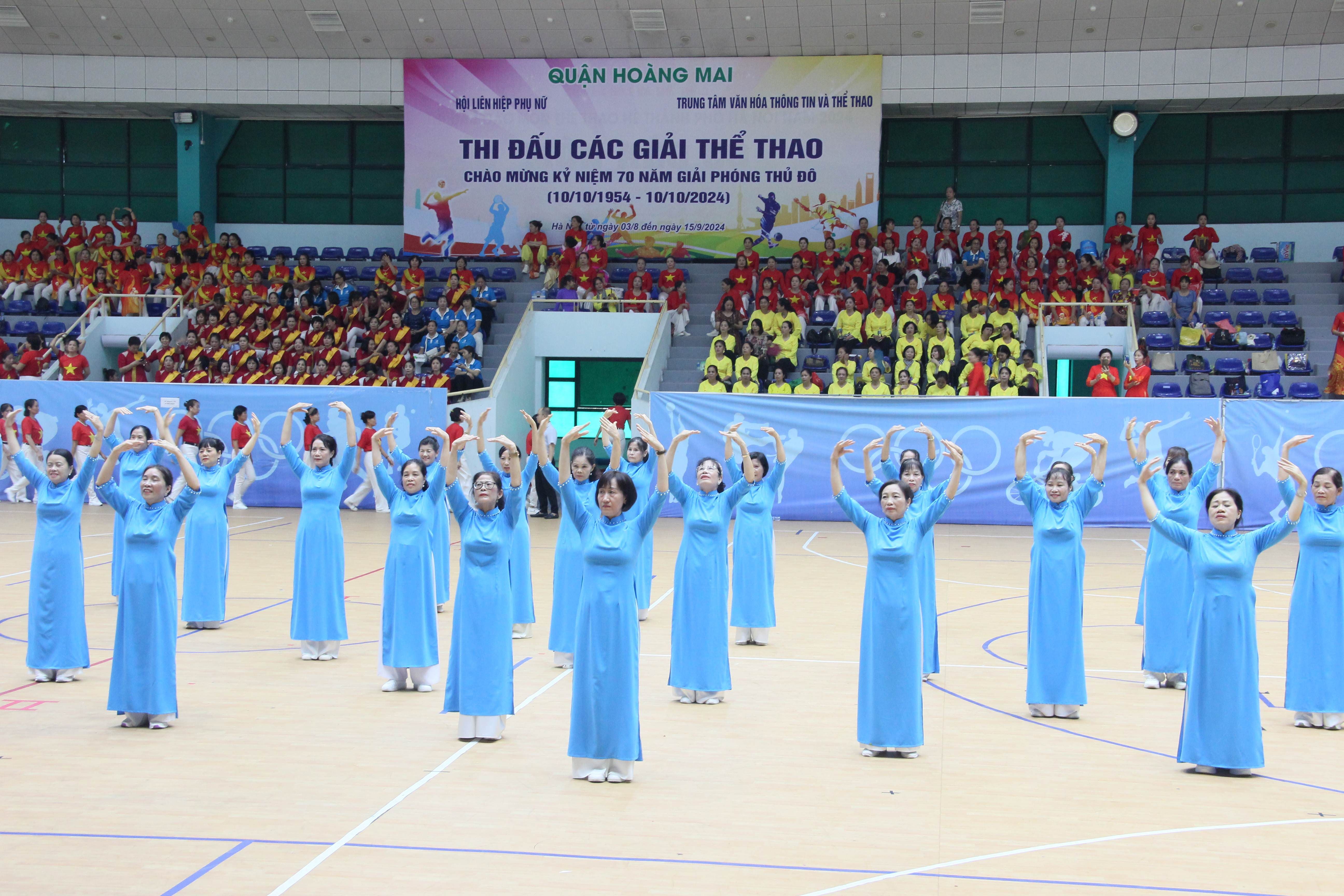 Hơn 700 cán bộ, hội viên phụ nữ Hoàng Mai sôi nổi tranh tài tại hội thi dân vũ - ảnh 10
