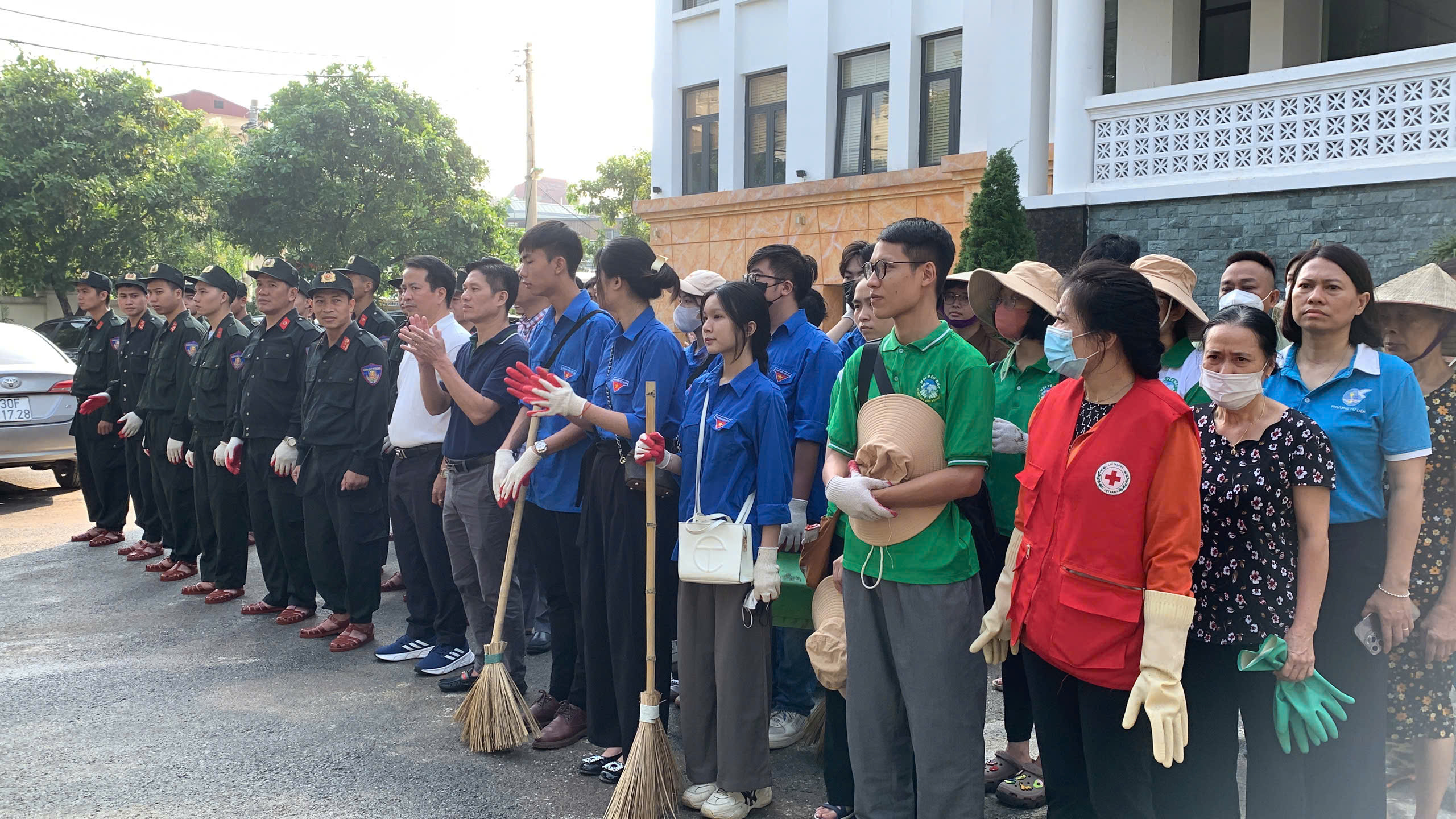 Quận Tây Hồ từng bước lấy lại cảnh quan sau mưa lũ - ảnh 1