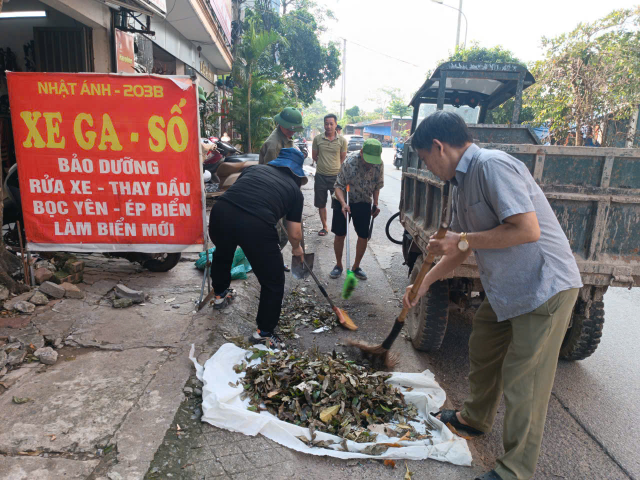 Quận Hoàng Mai: 14/14 phường ra quân tổng vệ sinh môi trường - ảnh 4