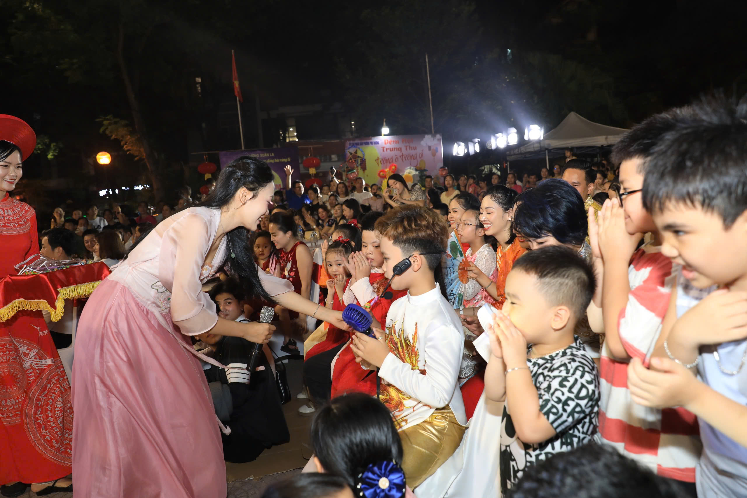 Có một “Trung thu xưa” ấm áp giữa lòng Tây Hồ hiện đại - ảnh 7