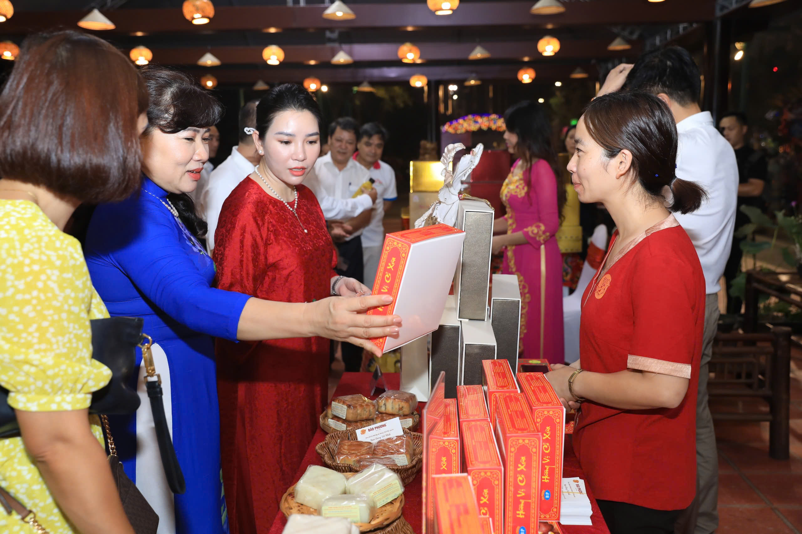 Có một “Trung thu xưa” ấm áp giữa lòng Tây Hồ hiện đại - ảnh 6