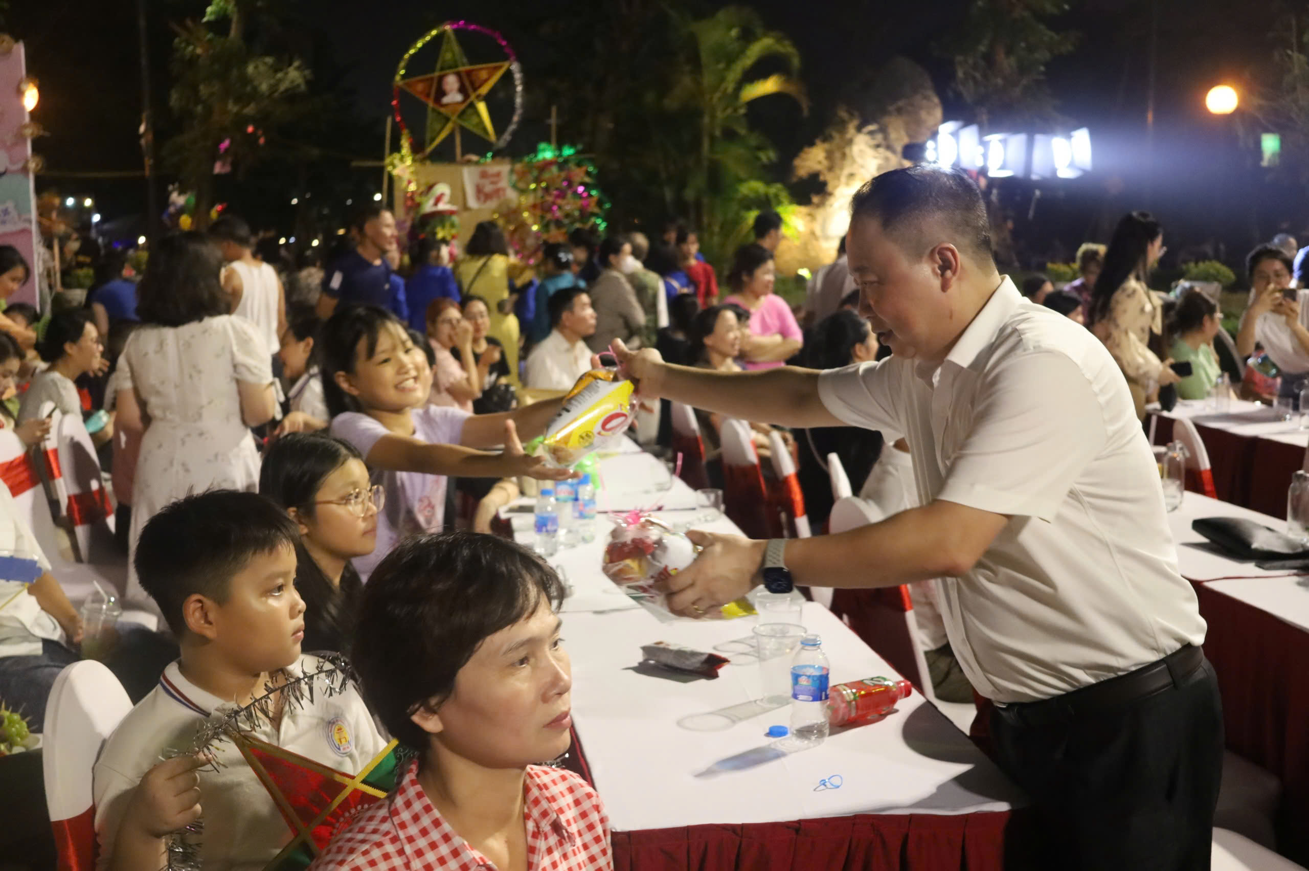 Có một “Trung thu xưa” ấm áp giữa lòng Tây Hồ hiện đại - ảnh 10