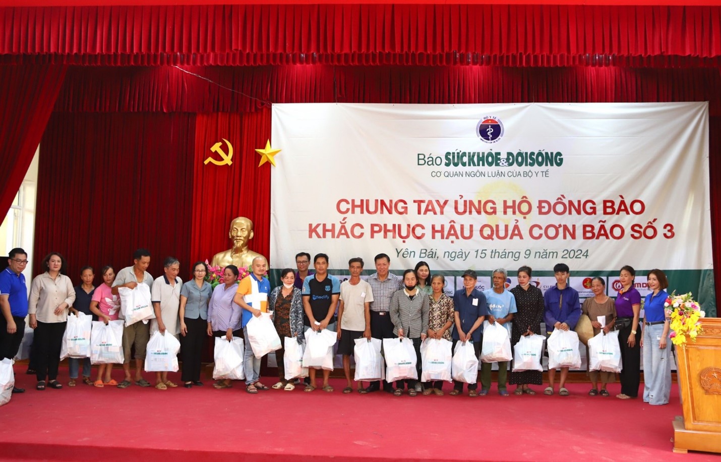 Bộ Y tế cùng các đơn vị, nhà hảo tâm chung tay hỗ trợ người dân vùng lũ - ảnh 1