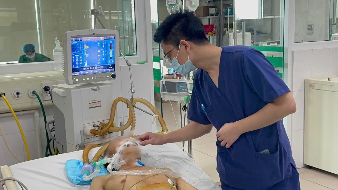 Nam bệnh nhân hoại tử vùng sinh dục do đắp thuốc lá tại nhà - ảnh 1