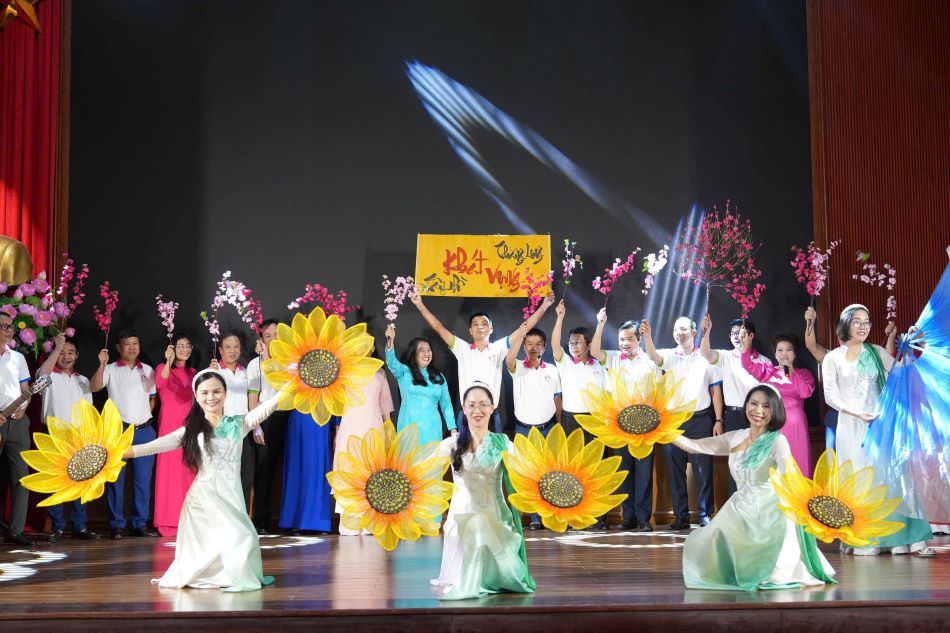 Cùng “hiến kế” xây dựng quận và thành phố văn minh, giàu mạnh - ảnh 1