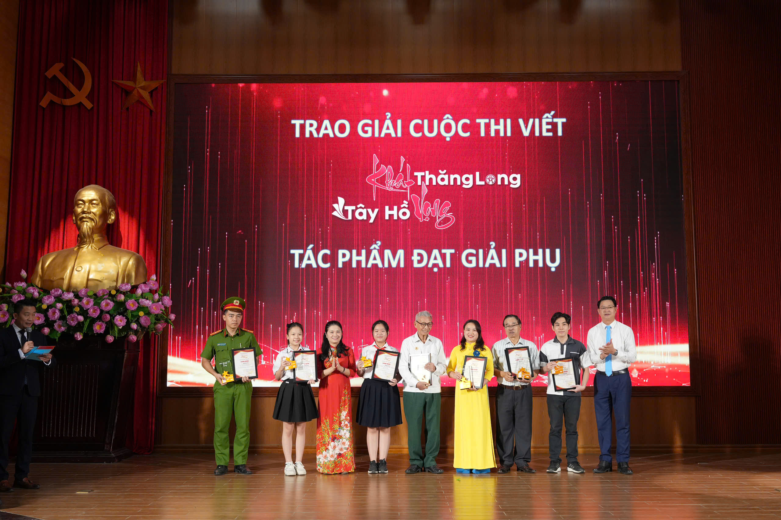 Cùng “hiến kế” xây dựng quận và thành phố văn minh, giàu mạnh - ảnh 8