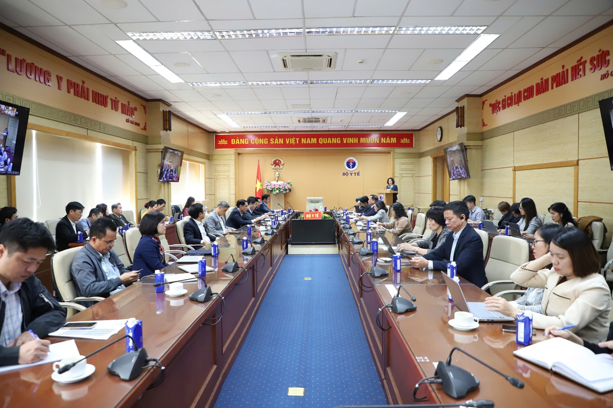 Một số dịch bệnh vẫn có nguy cơ và tỷ lệ mắc tăng cao như sởi, ho gà, bạch hầu, bại liệt - ảnh 1